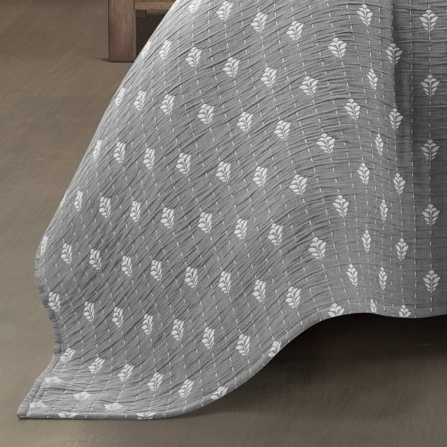 Grey-White Cotton Yarn Woven Quilt Coverlet Set 3 Piece Bedding with Leaf Pattern Pillow Shams