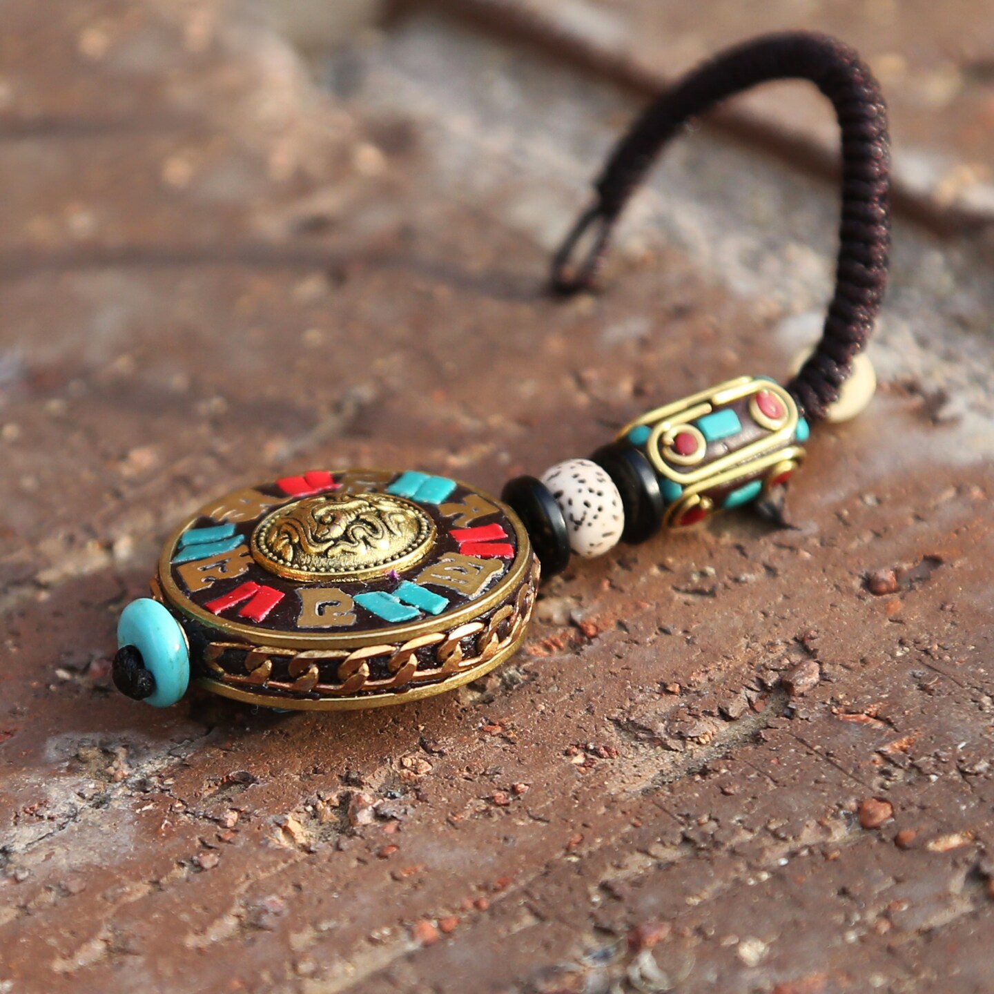 Tibetan Buddhist Conch and Om Prayer Symbol Keychain Zipper Charm