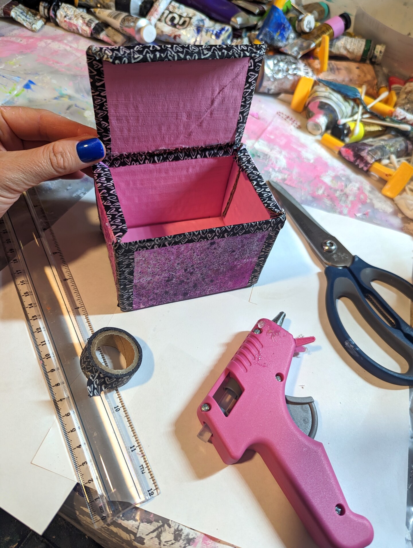 How to Make a Cute Gift Box from Cardboard!