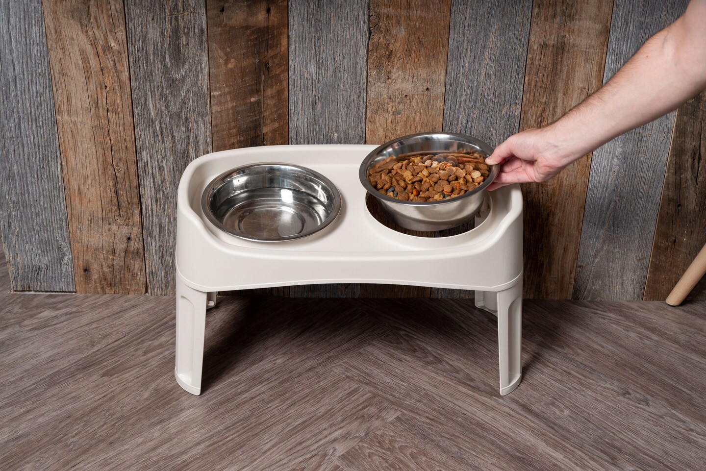 IRIS Large Plastic Elevated Feeder
