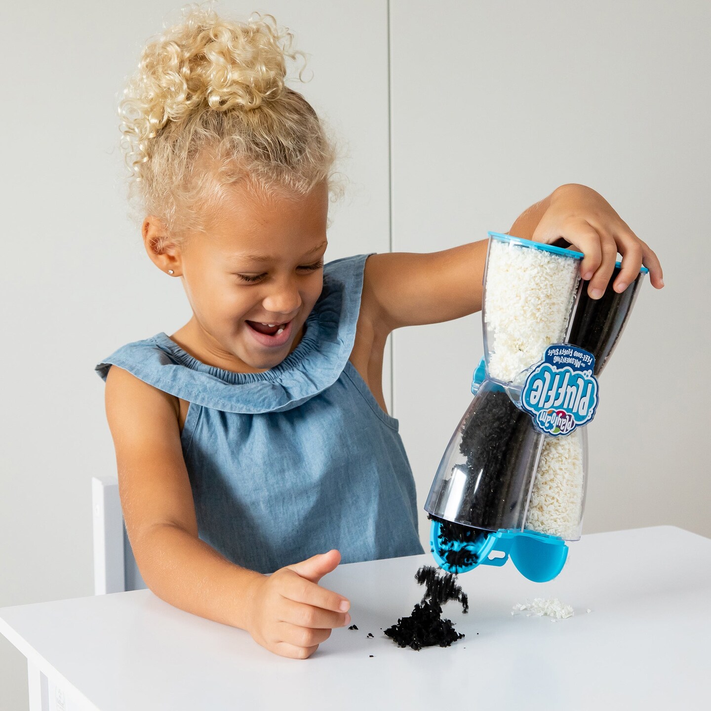 Playfoam&#xAE; Pluffle&#x2122; Twist Black &#x26; White