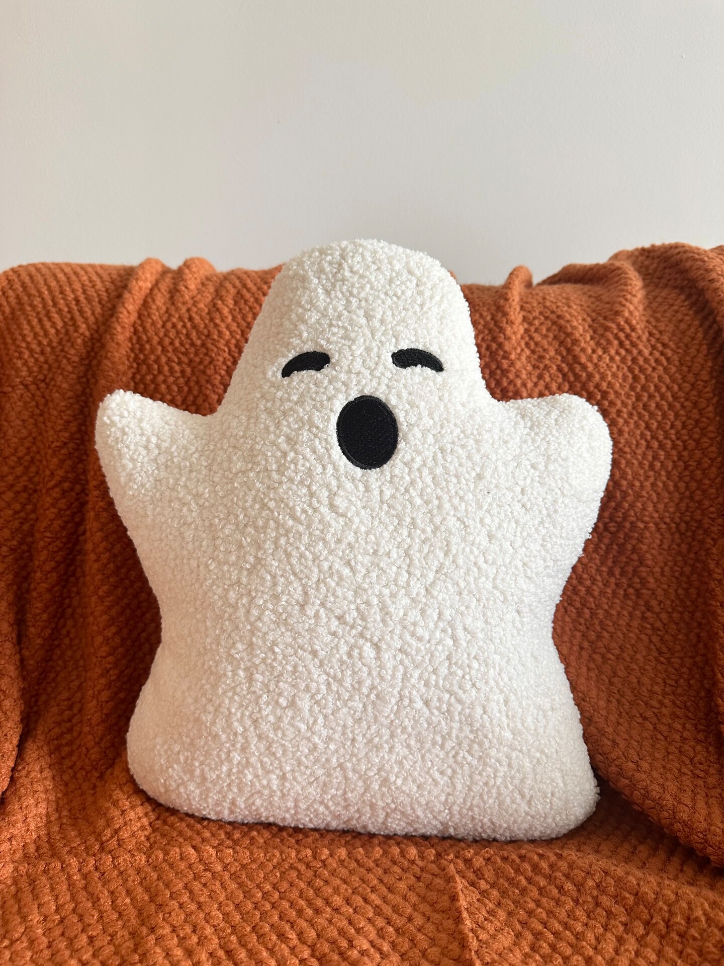 Sherpa ghost pillow, White ghost pillow, Decorative ghost pillow, Halloween ghost pillow, Ghost decorative pillow