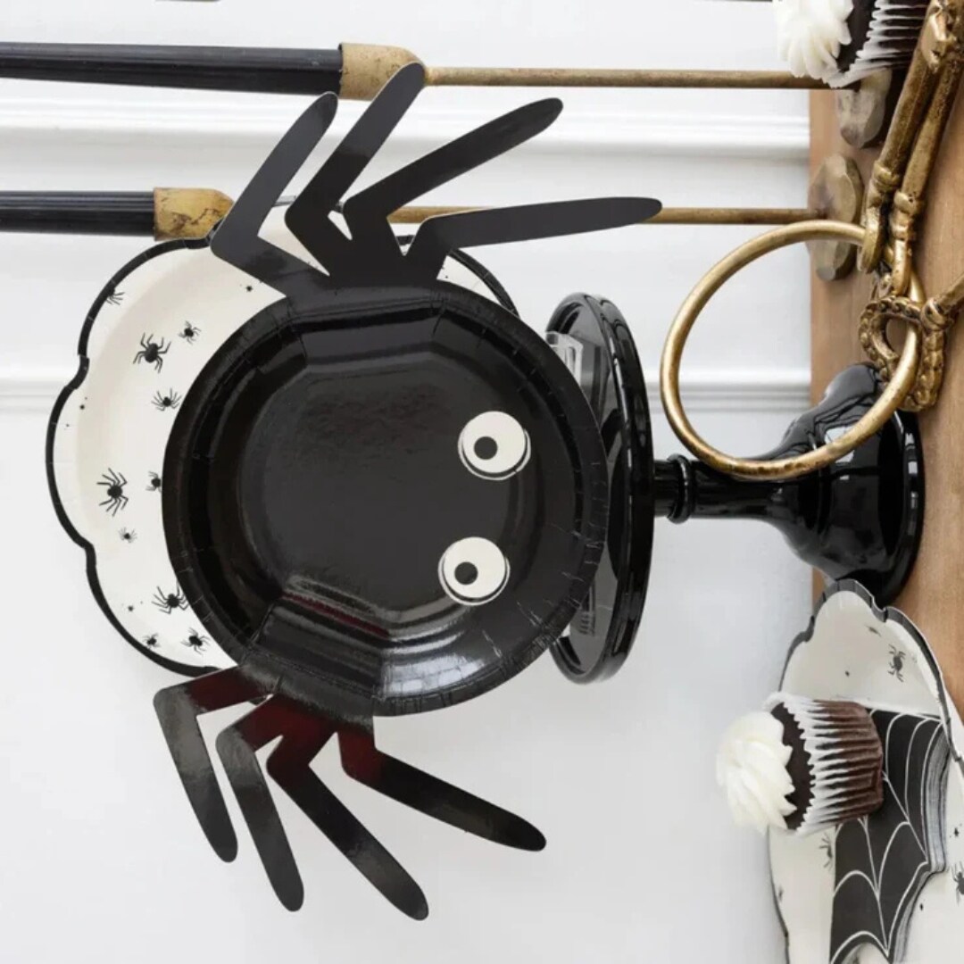 Halloween Spider Scallop Plates 9&#x22; Disposable Party Plates for Snacks, Dinners &#x26; Spooky Celebrations