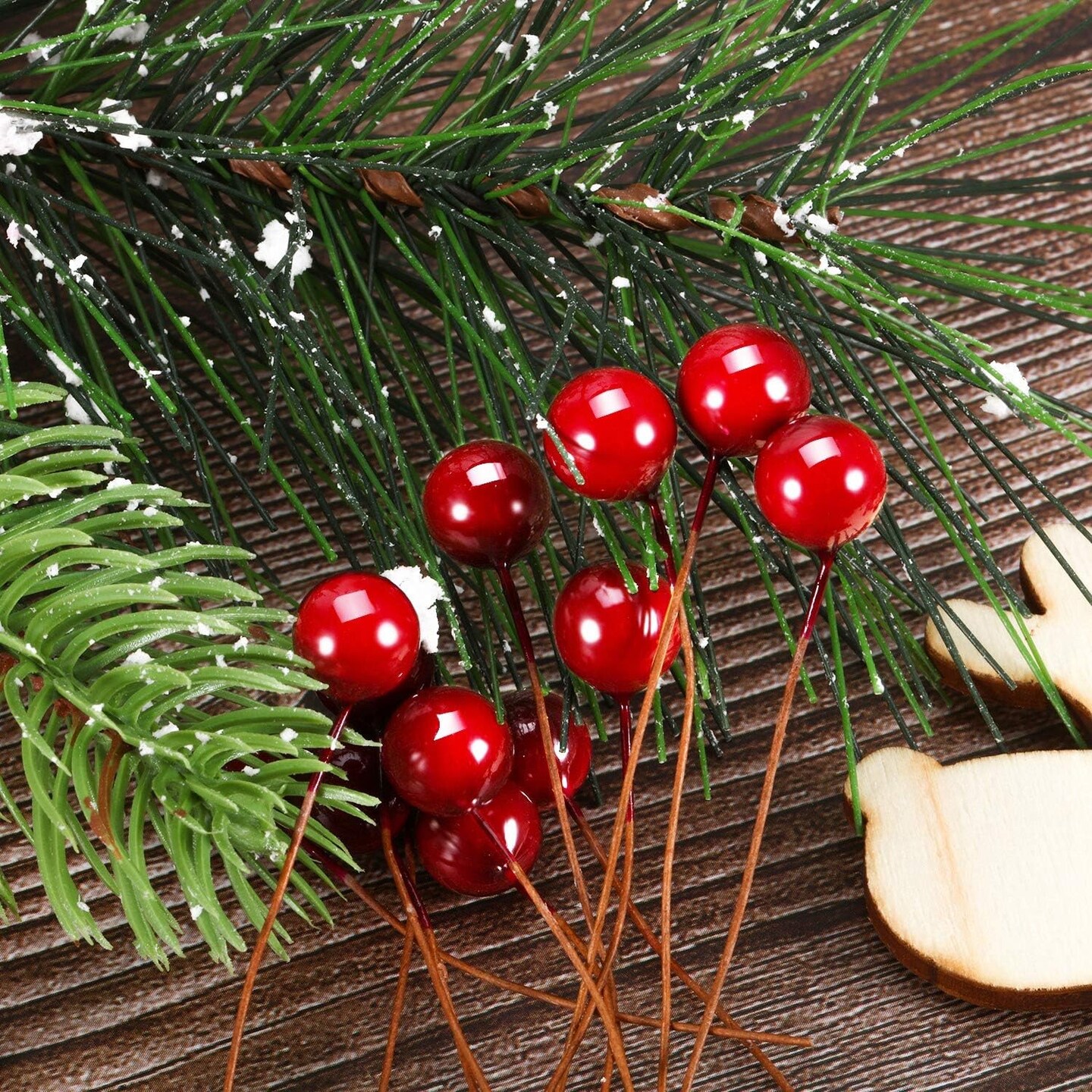 Artificial Holly Berries, 100 Pieces Mini 10 mm Fake Berries Decor on Wire for Christmas Tree Decorations