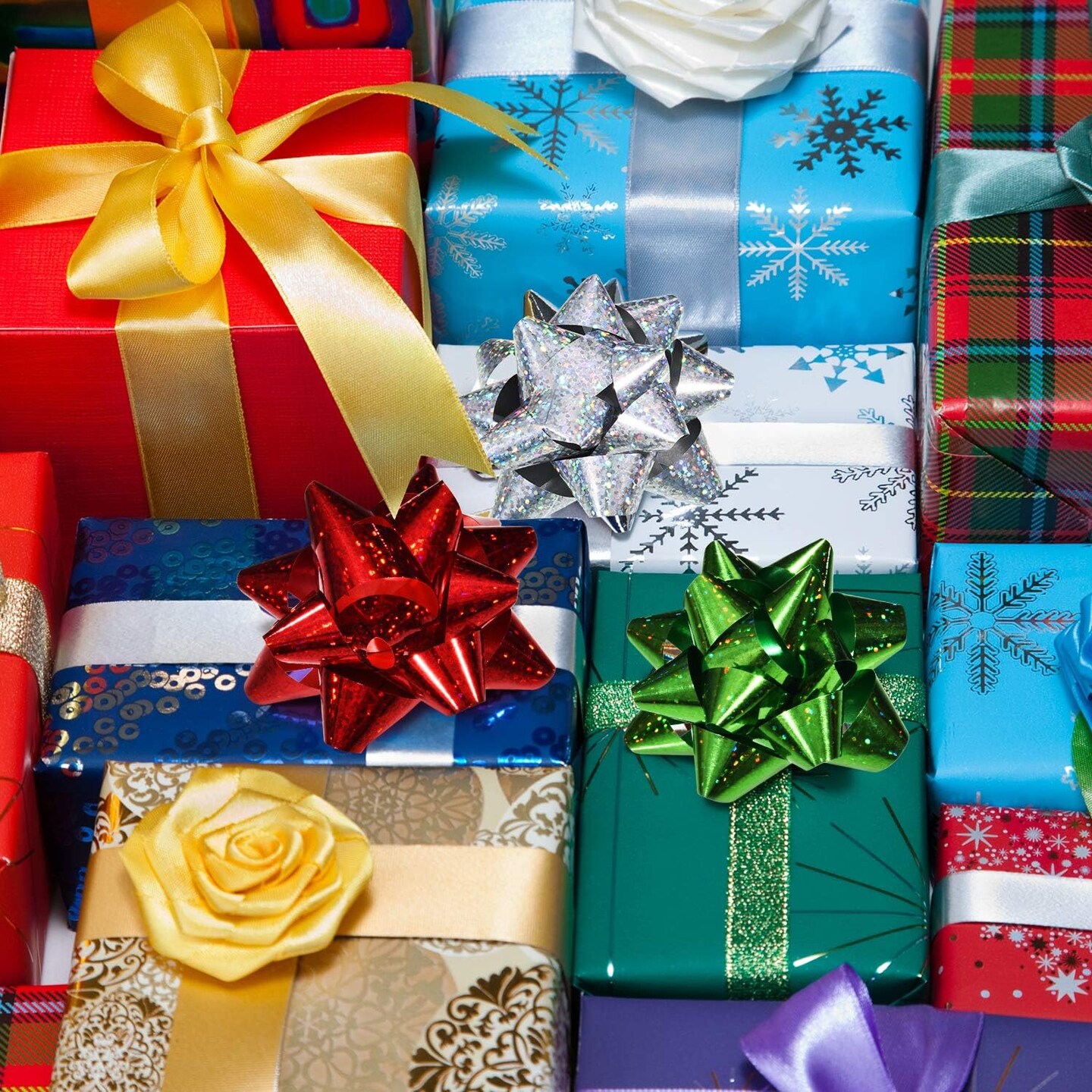 135 Pieces Christmas Colorful Gift Bows Self Adhesive Gift Wrap Bows Metallic Bows for Holiday Christmas Birthday Party Favor, 3 Sizes