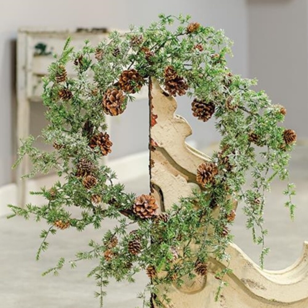 Icy Stowe Cedar Wreath 24&#x22;