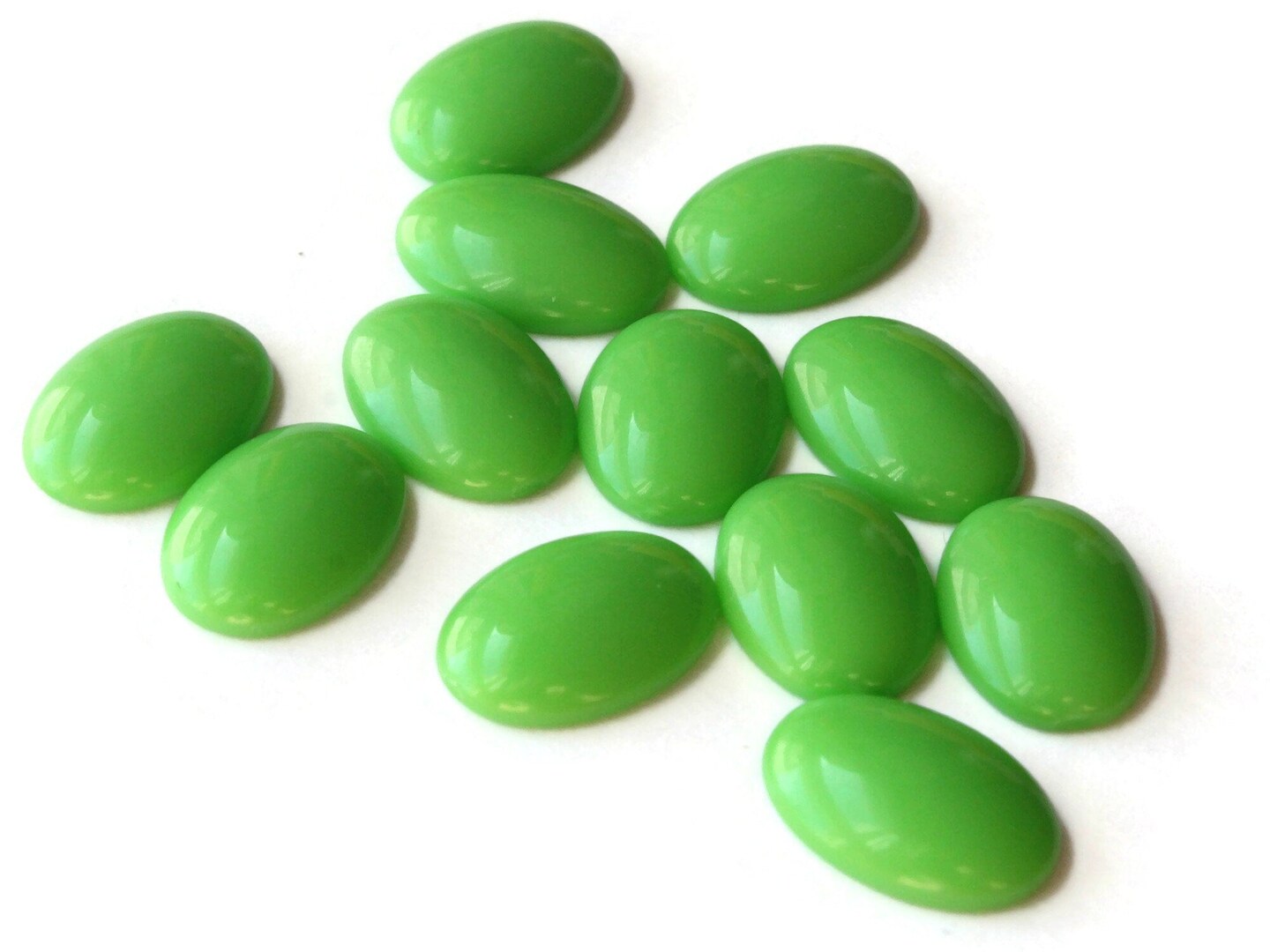 12 14mm x 10mm Green Oval Vintage Lucite Flat Back Cabochons