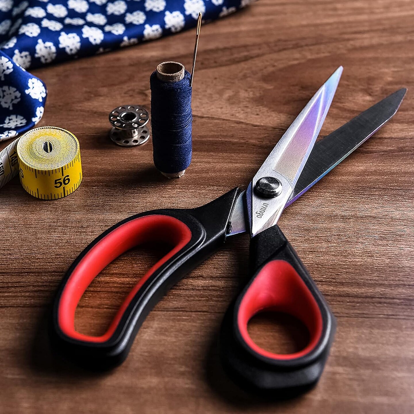 Premium Tailor Scissors Heavy Duty Multi-Purpose Titanium Coating Forged Stainless Steel Sewing Fabric Leather Dressmaking Comfort Grip Shears Professional Crafting