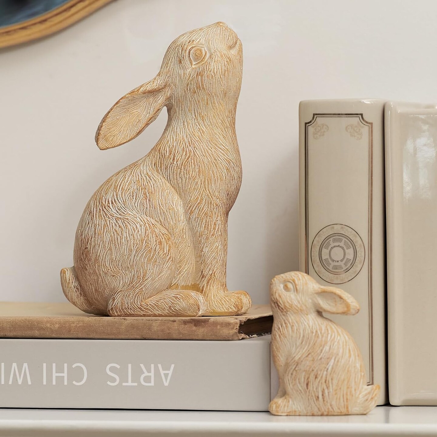 Set of 2 Easter Bunny Figurines, White and Khaki Resin Rabbit Statue, Rabbit Figurines for Spring, Bunny Decorations Easter Ornaments for Home Shelf Coffee Table Decor Gift