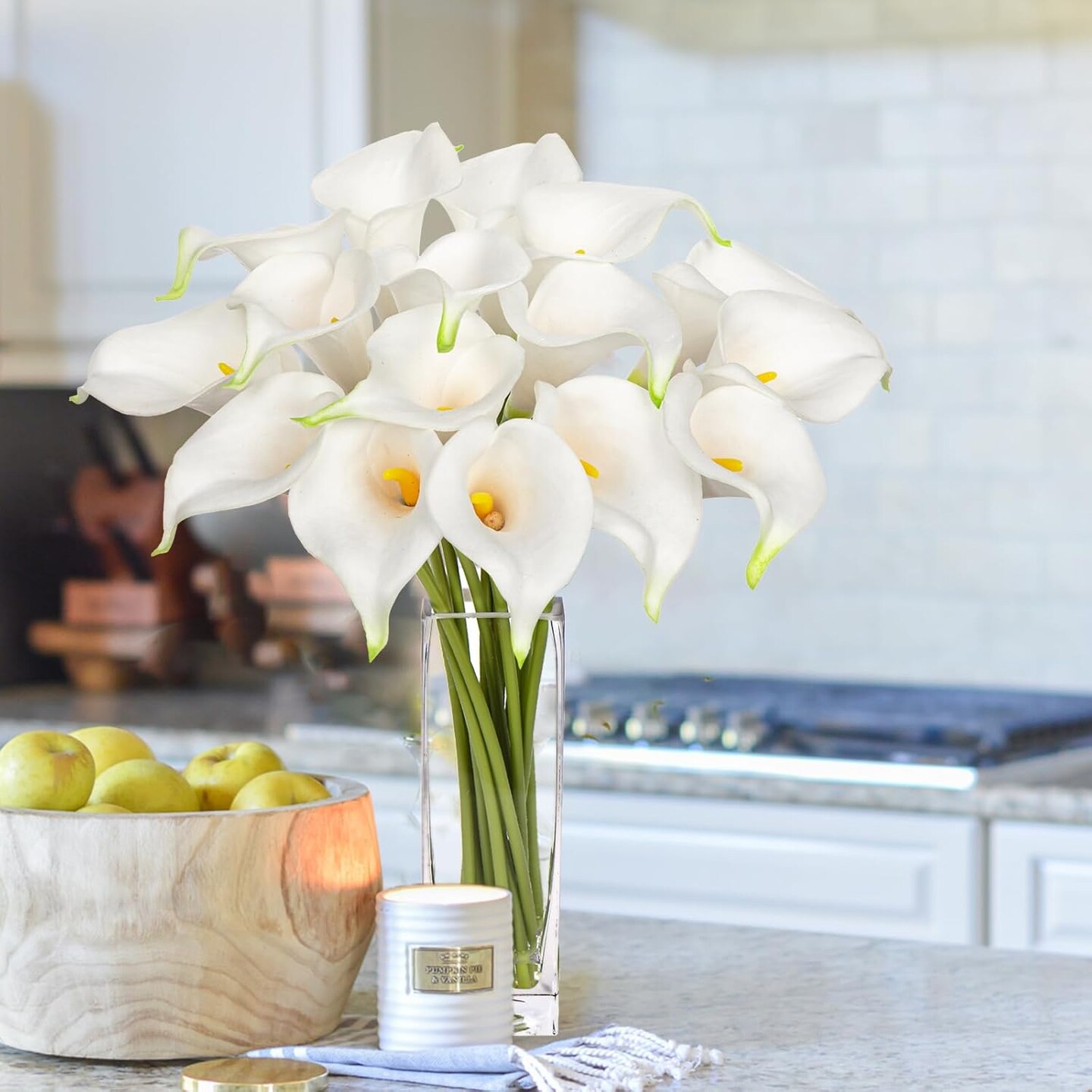 Fake Flowers in Vase 14“ Artificial Calla Lily Pure-White Flowers Arrangement with Vase and Faux Water for Home Decor Dining Table