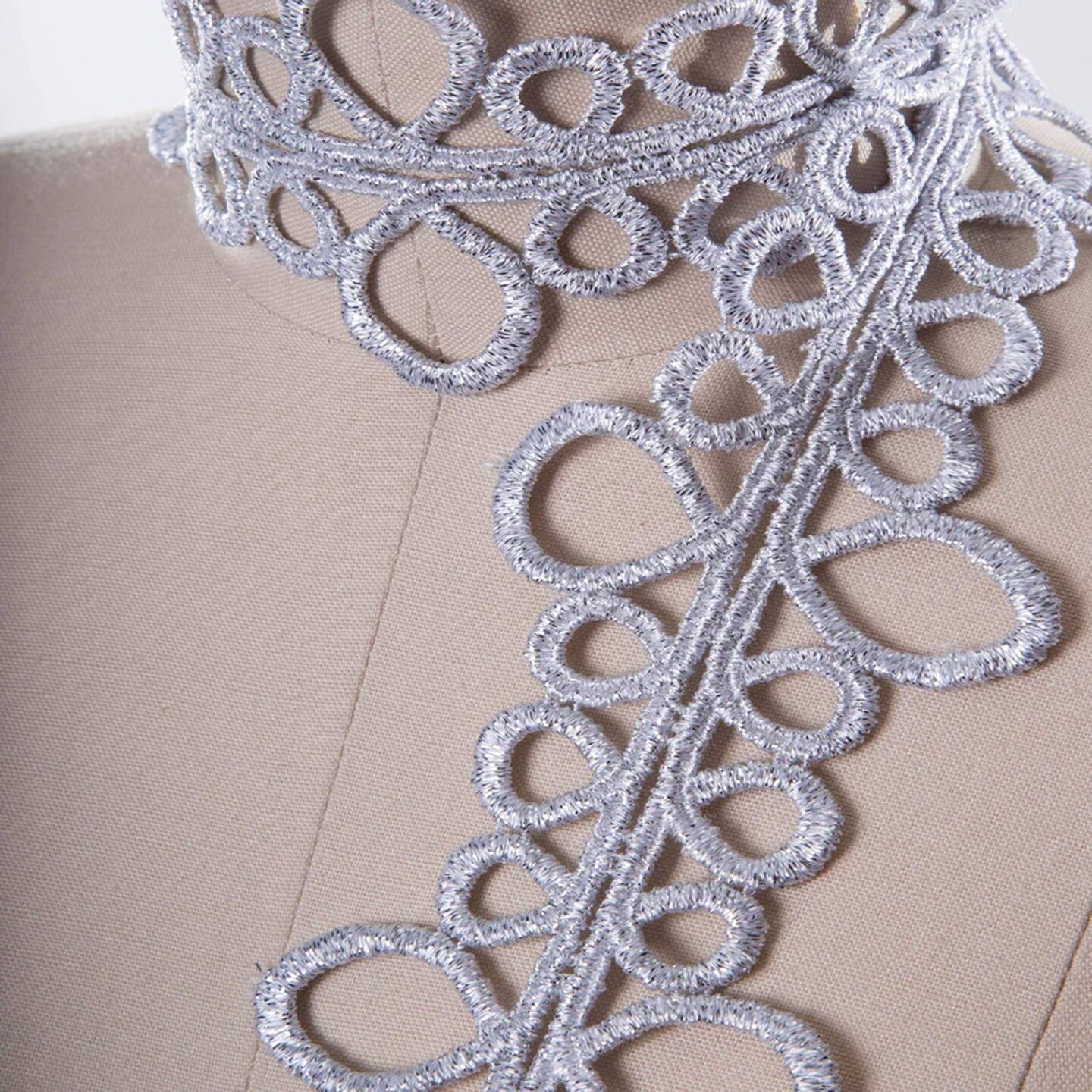 1 Yard 3.25 Inch Noreis Silver Venice Lace Circle Trim Floral