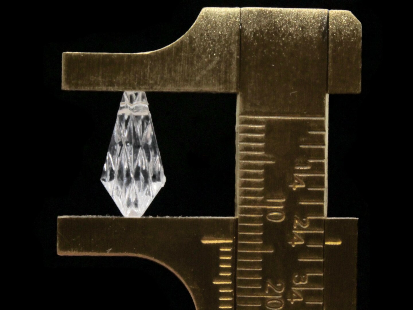 30 14mm Clear Vintage Plastic Scored Diamond Drop Beads