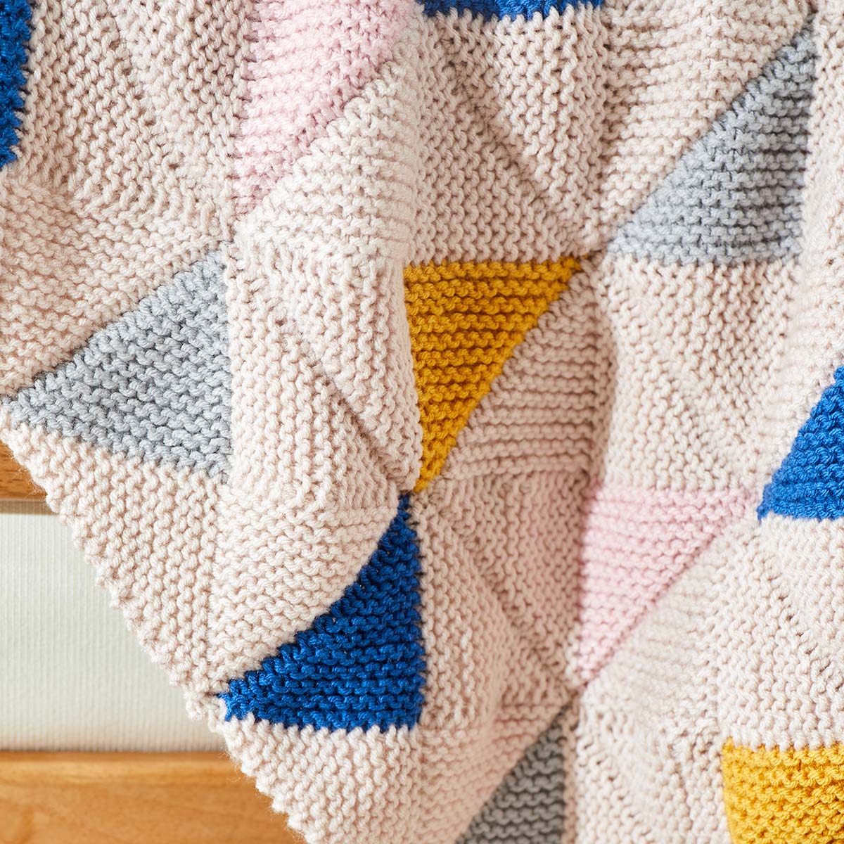 Premier  Mod Triangles Blanket Knit Kit