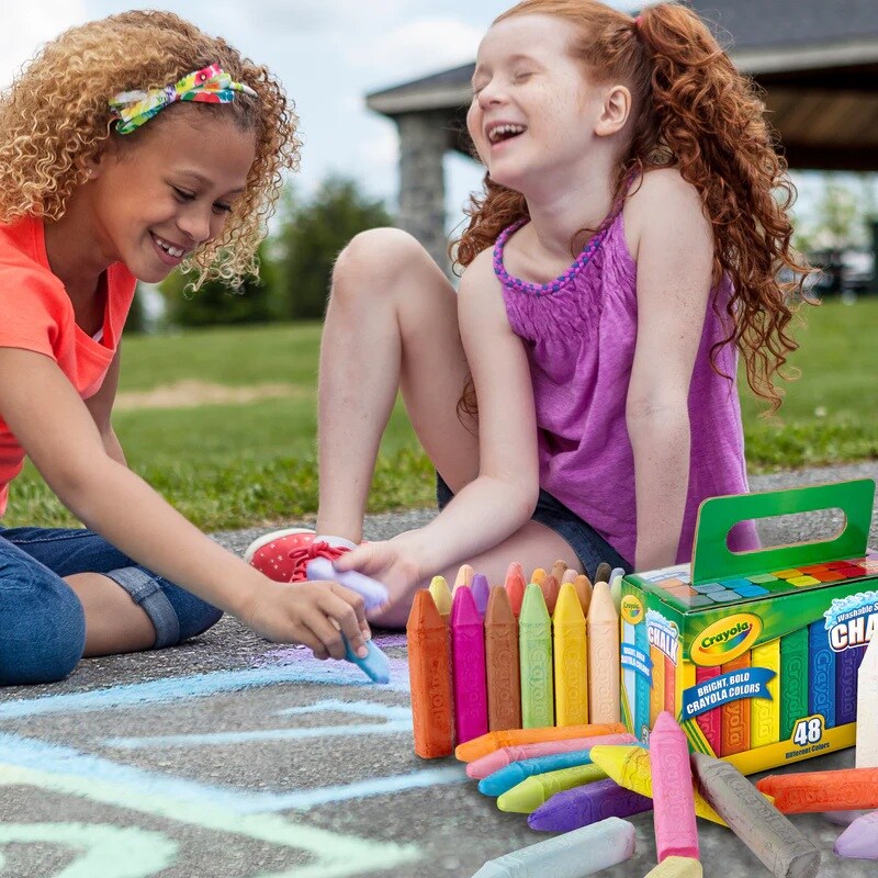 Crayola Sidewalk Chalk 48 Count Bucket – Washable Outdoor Chalk for Kids, Classroom & Playground Art