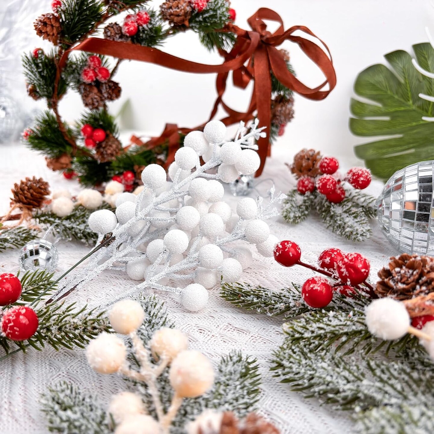 Christmas Glitter Berries Stems (&#x9;White)