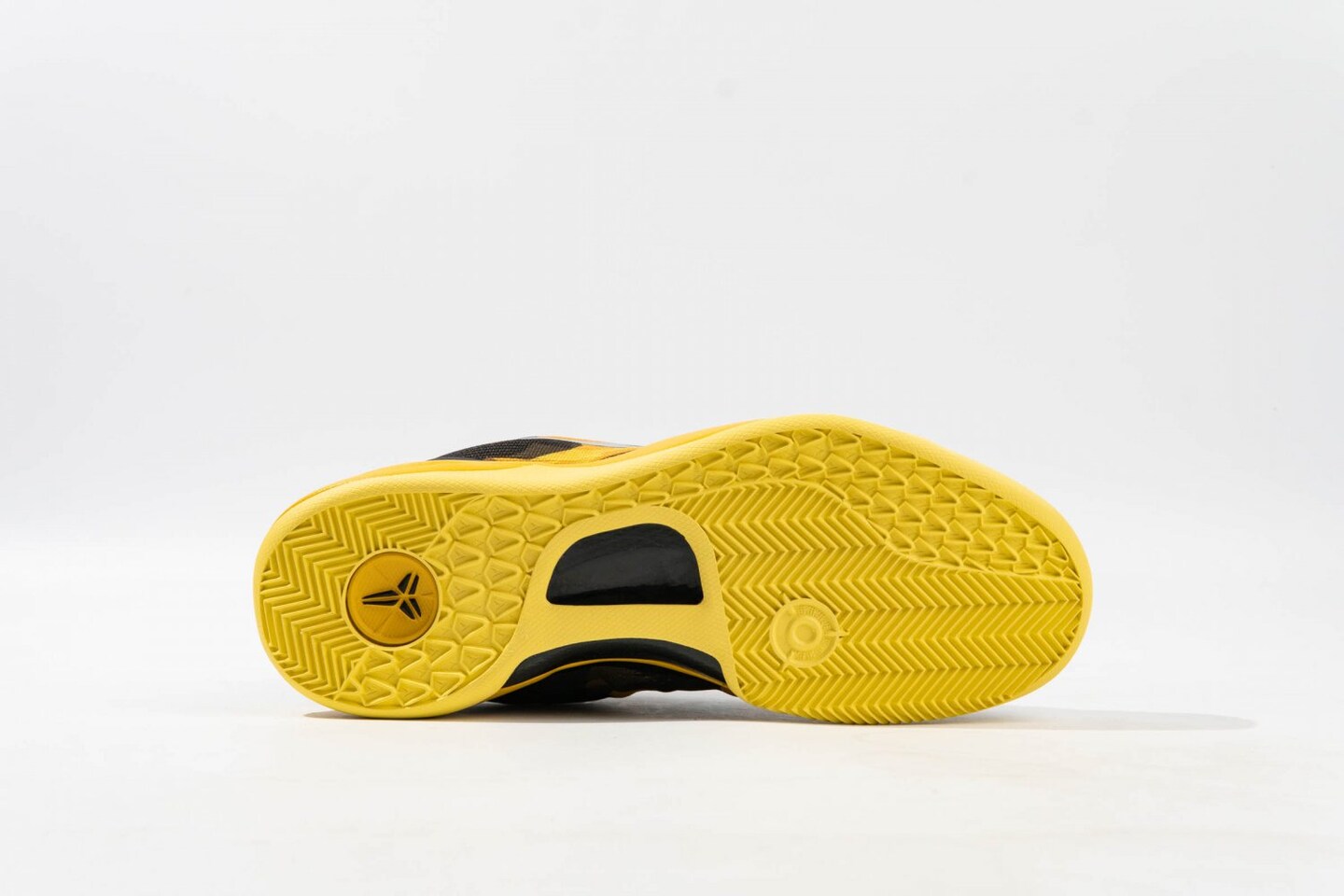 コービー８ Kobe VIII Release Date. Nike SNKRS