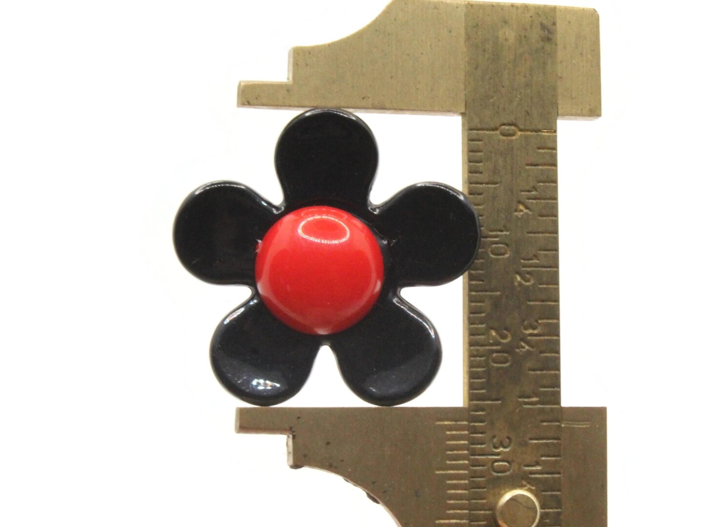 8 27mm Black and Red Daisy Flower Large Plastic Beads