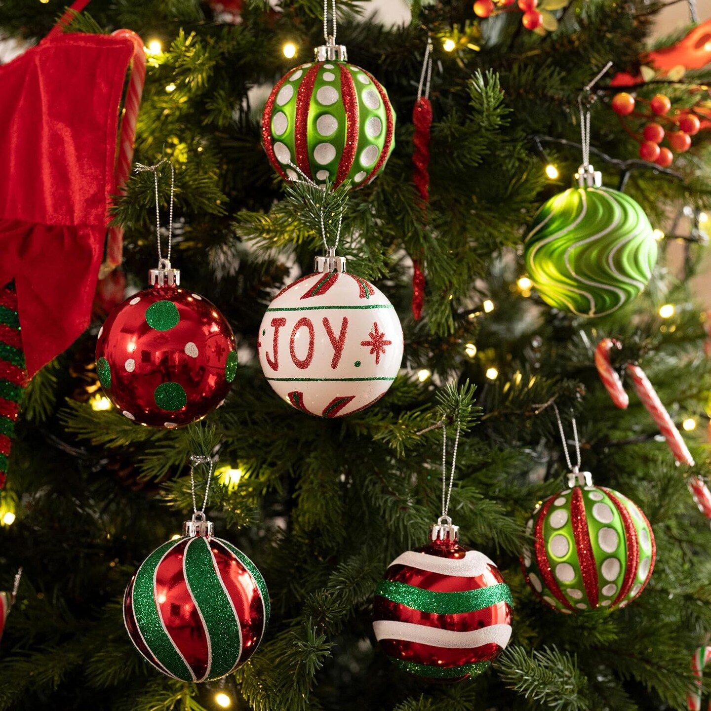 Christmas Ornaments Set, 16ct Red Green White Shatterproof Christmas Tree Decorations Ball Ornaments Bulk, 3.15 Inch Hanging Ornaments for Xmas Trees Holiday Party Decor