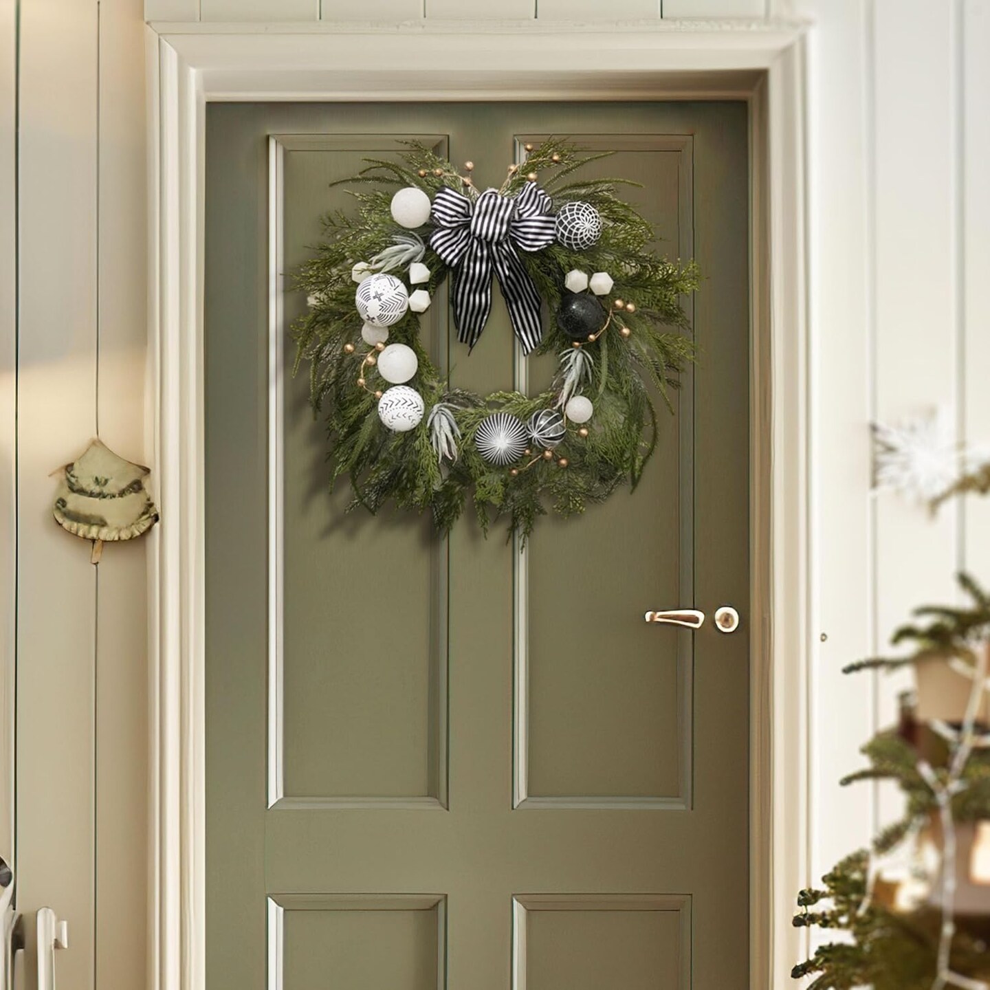 Collapsible Christmas Wreath, 24 inch Prelit Norfolk Pine Wreaths for Front Door with Ornament, Aritificial Greenery Christmas Wreath Decorations with Lights (Boho Black &#x26; White)