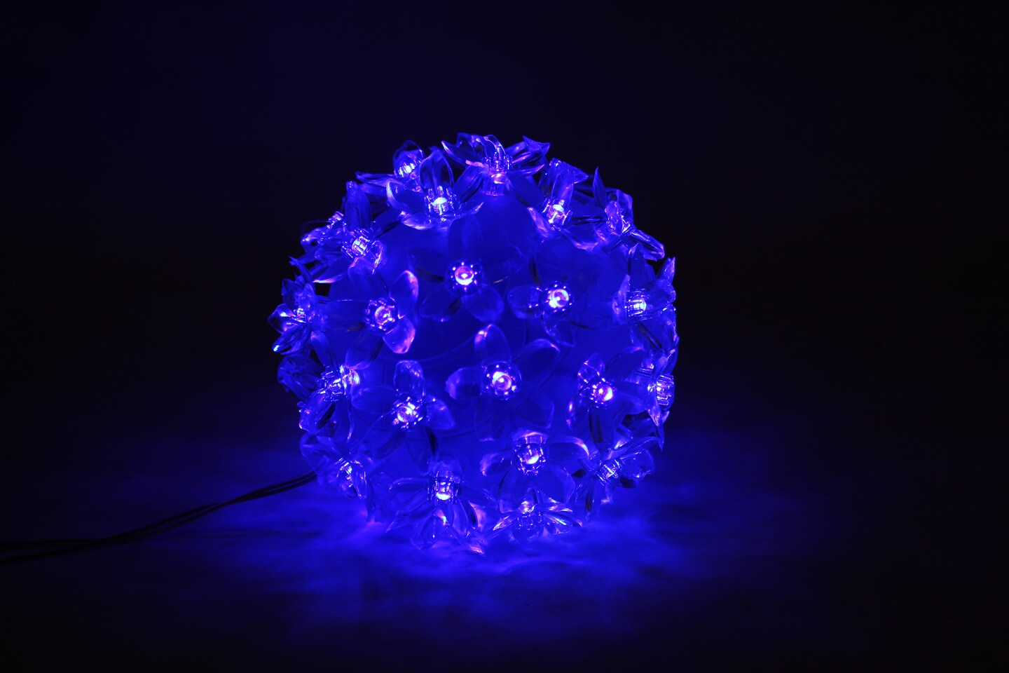 Perfect Holiday Clear Starlight Sphere 50 LED Christmas Lights