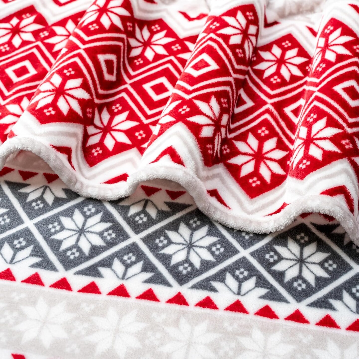 Christmas Throw Blanket | Holiday Christmas Red Fleece Blanket | Soft, Plush, Warm Winter Cabin Throw, 50x60 (Red Snowflakes)