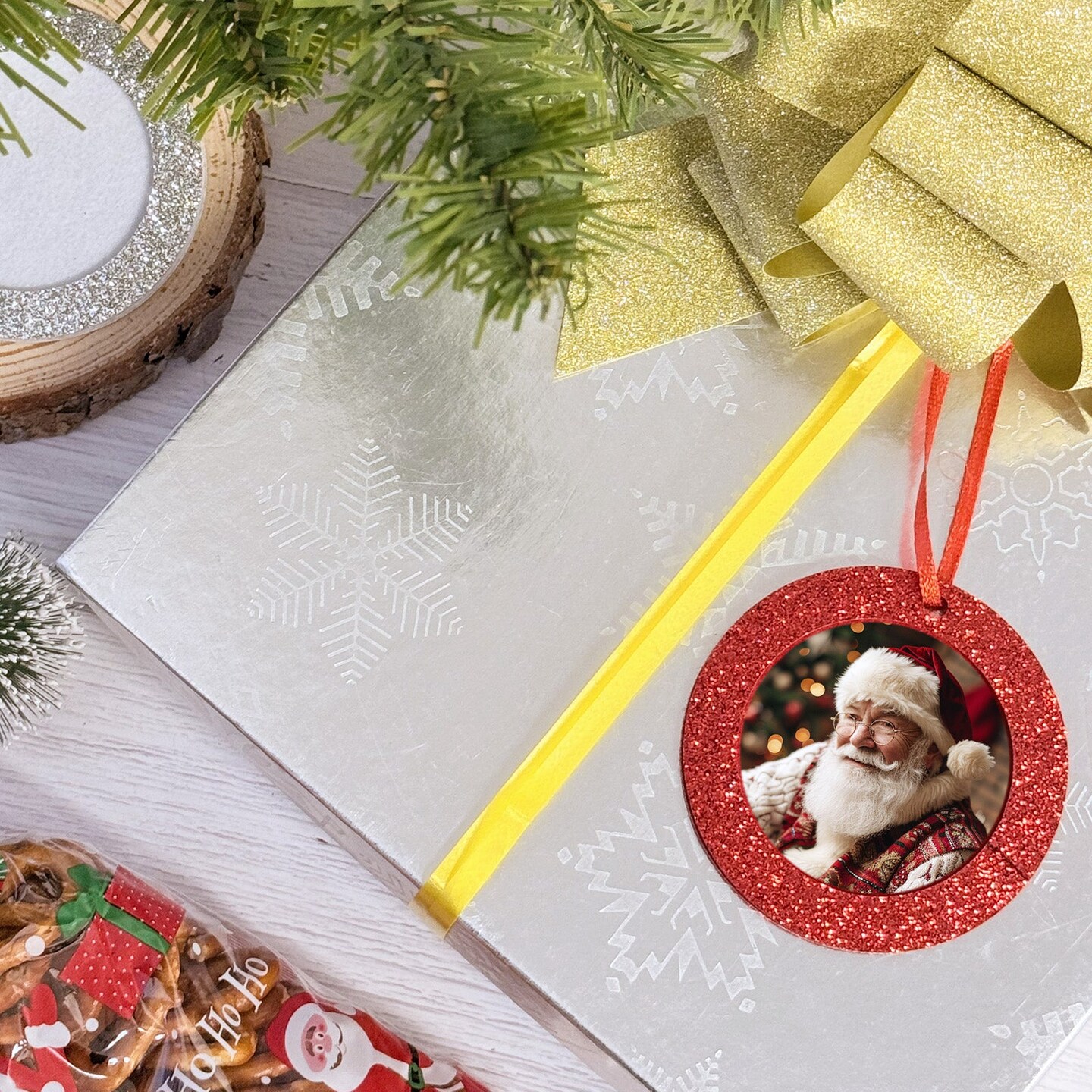 Wrapables Christmas Holiday Glittery Felt Photo Frame Ornaments (Set of 12), Red and Silver Circle
