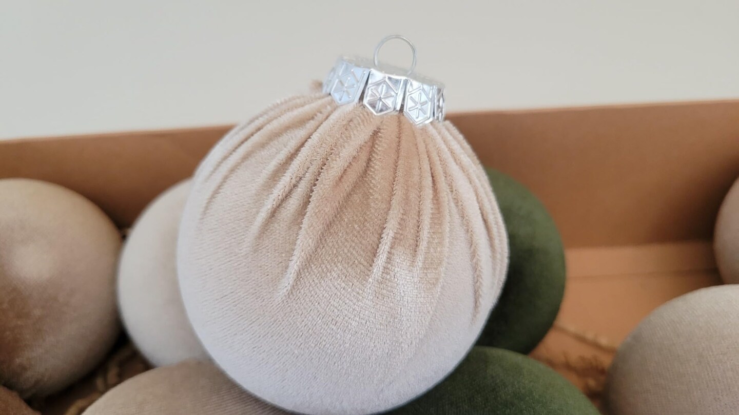 16pcs Velvet Balls Christmas Tree Ornaments Green & Brown Xmas Tree Decorations Indoor Holiday Decor