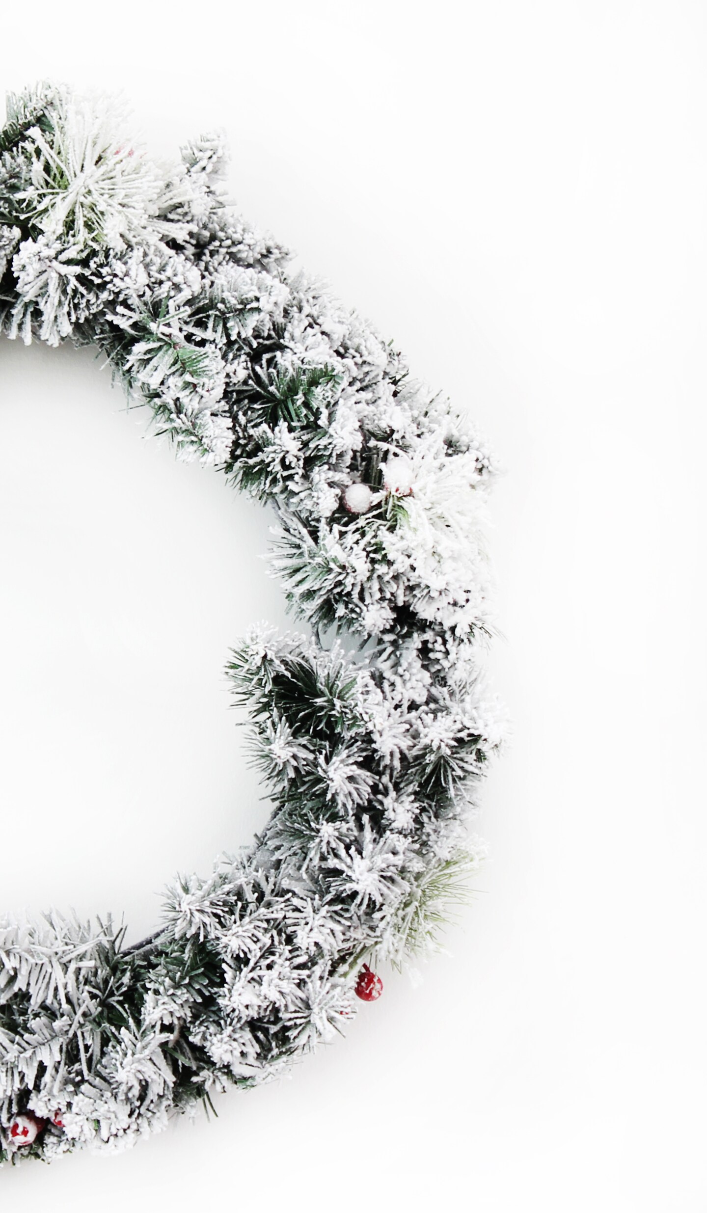 Perfect Holiday 24 inch Wreath Snow Flock