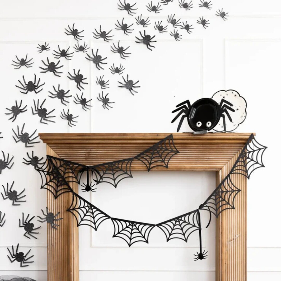 Halloween Spider Scallop Plates 9&#x22; Disposable Party Plates for Snacks, Dinners &#x26; Spooky Celebrations