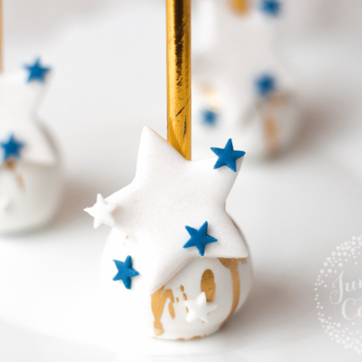 Bakell - Snowflake White Luster Dust (4g, 1x Pump) Edible Vegan Dust &#x26; Paint for Baking, Desserts and Beverages