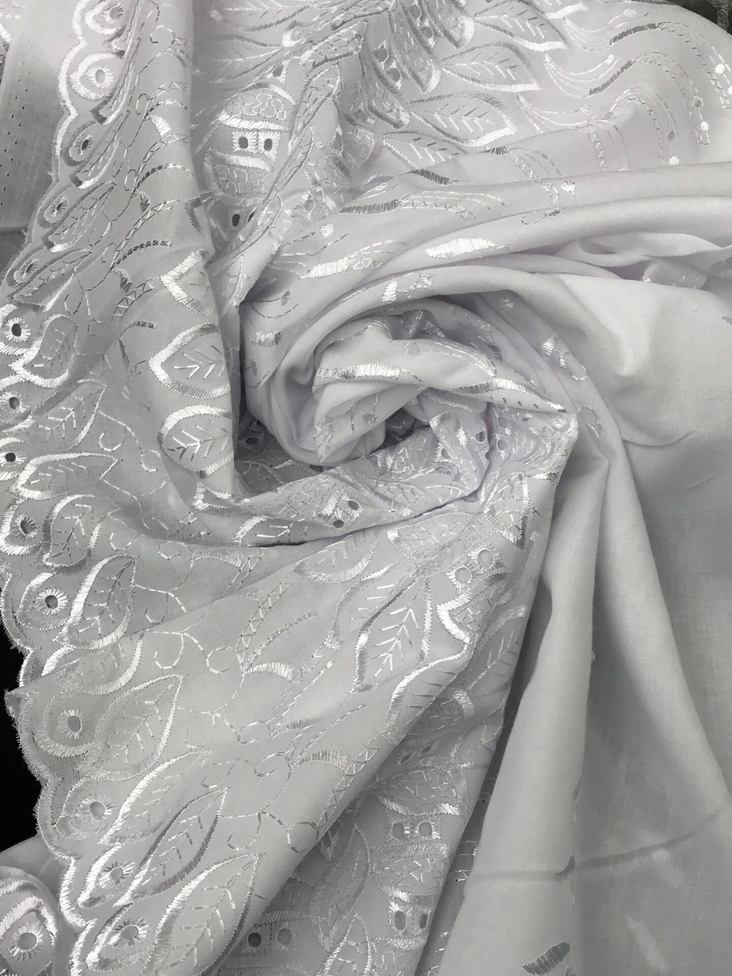 1 Yard White Single Side Embroidered Eyelet Fabric 80% Polyester 20% Cotton 43/44 Wide