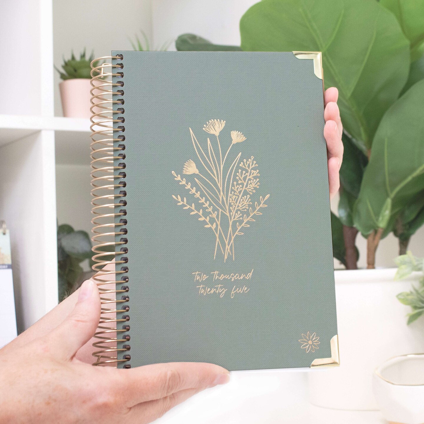 bloom daily planners 2025 Hard Cover Planner, 5.5&#x22; x 8.25&#x22;, Green Linen