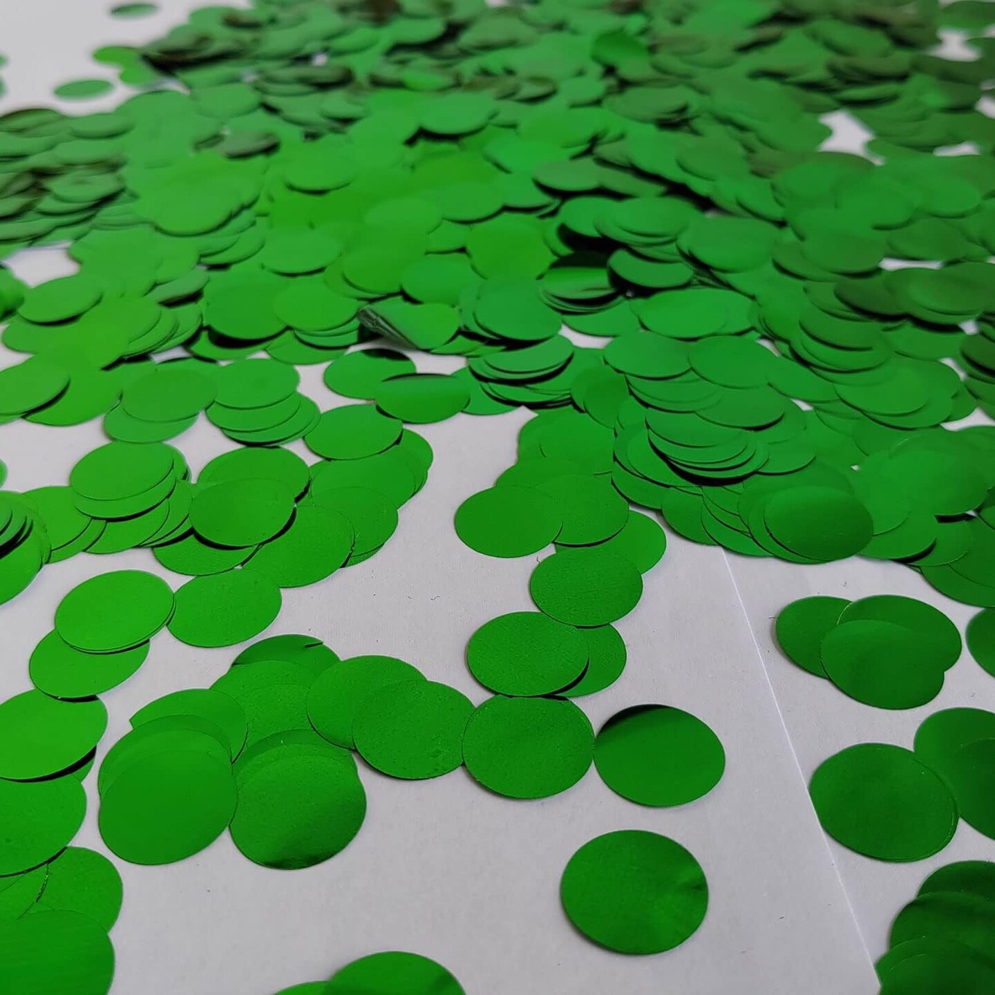 Green Confetti 0.6 inch,Round Green Foil Confetti,Shiny Green Confetti for Party Decoration or Filled Balloons,(3.52 oz)