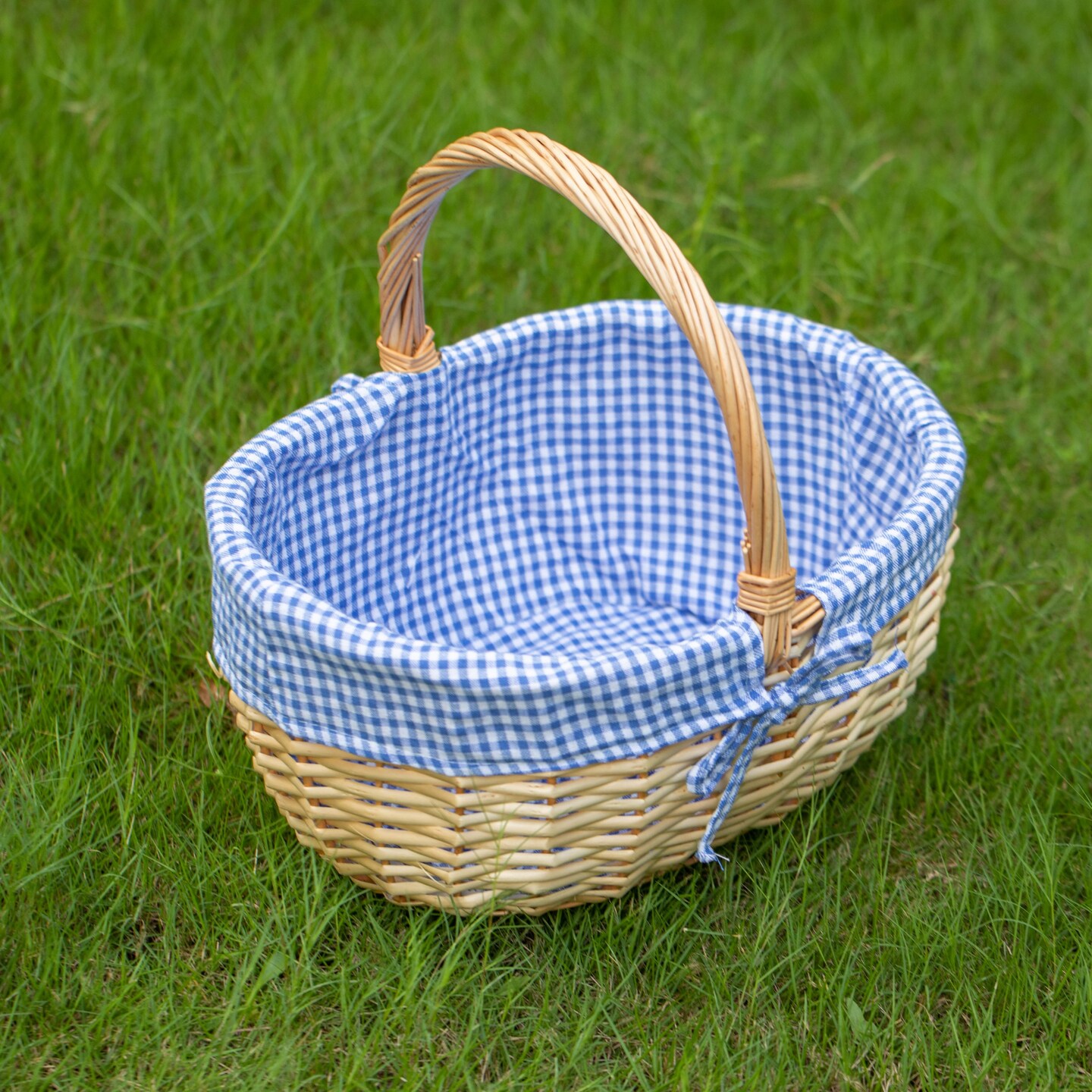 Wickerwise Picnic Basket with Handle, and Washable Plaid Liner - Ideal for Outdoor Adventures, Photoshoots and Home Décor - Perfect Gift Basket for Weddings and Holidays like Halloween