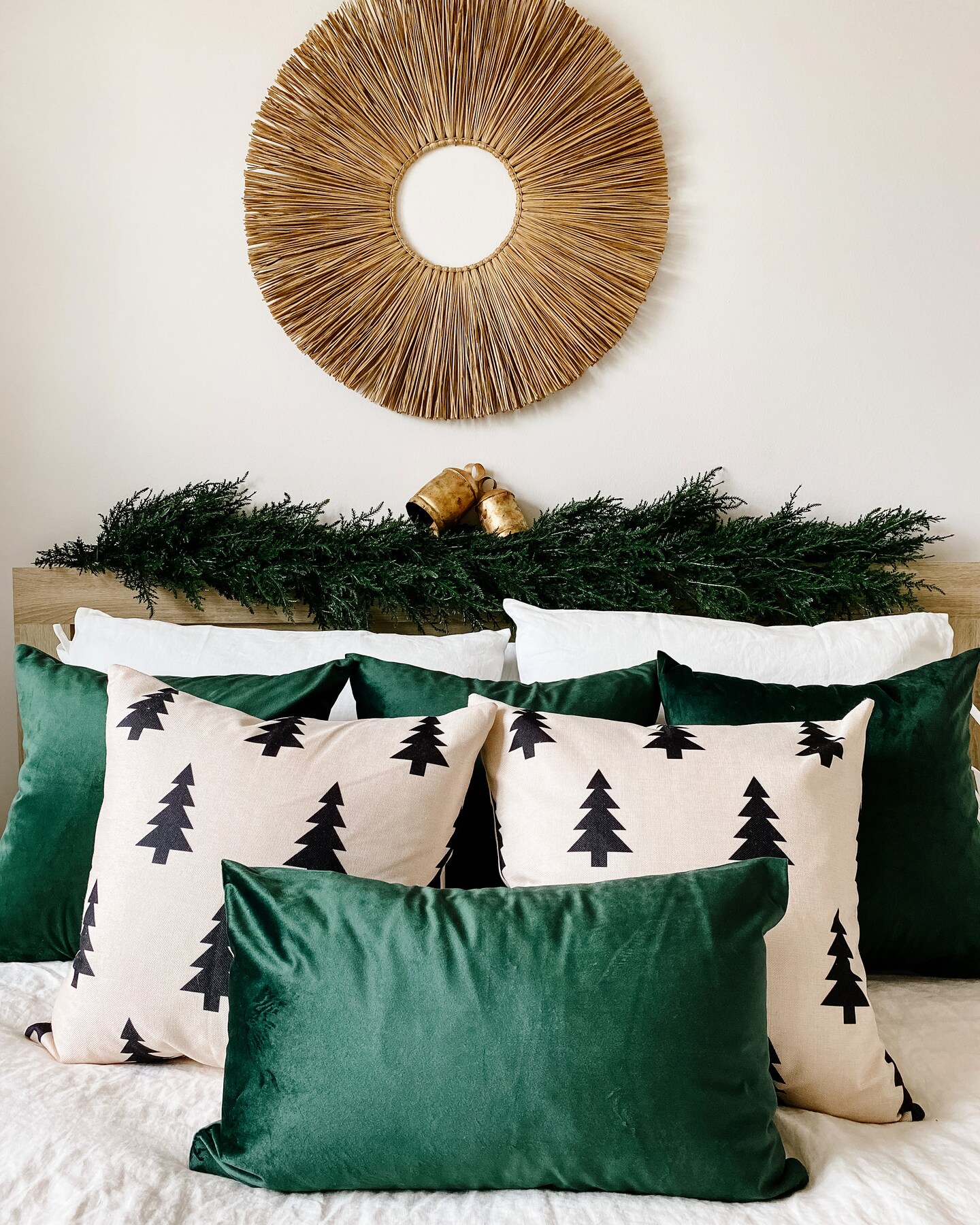 Luxor Emerald Velvet Christmas Lumbar Pillow Cover &#x2013; 12&#x22; &#xD7; 20&#x22; | Busa Designs