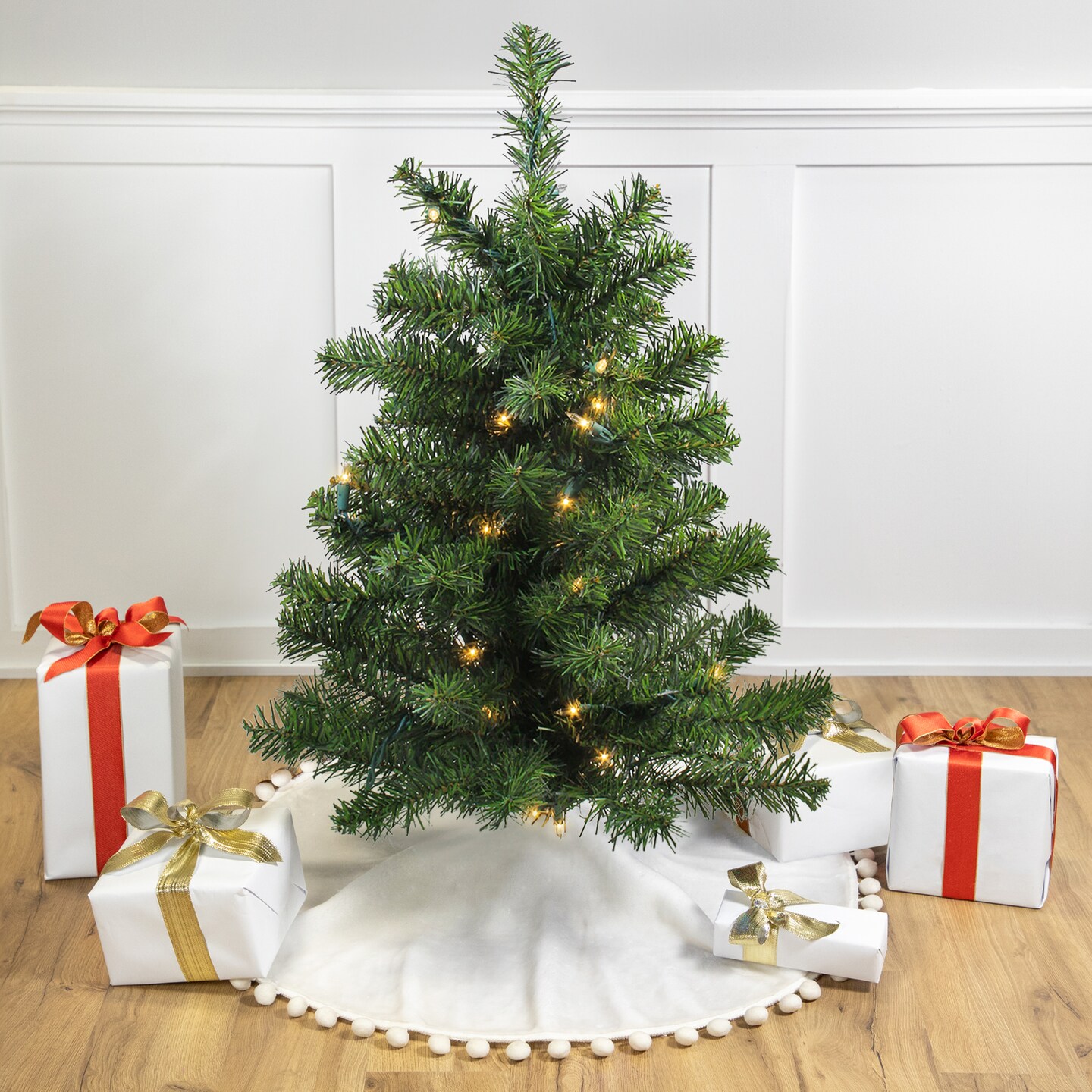 Northlight Pre-Lit Full Canadian Pine Artificial Christmas Tree - 3&#x27; - Clear Lights