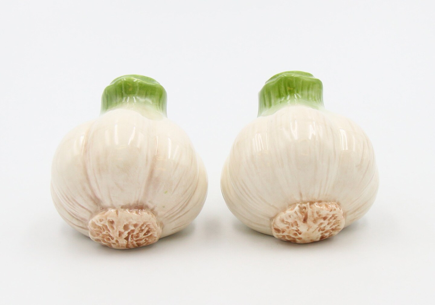 Hand Painted Ceramic Garlic Salt &#x26; Pepper Shakers, Home D&#xE9;cor, Gift for Her, Gift for Mom, Kitchen D&#xE9;cor, Farmhouse D&#xE9;cor