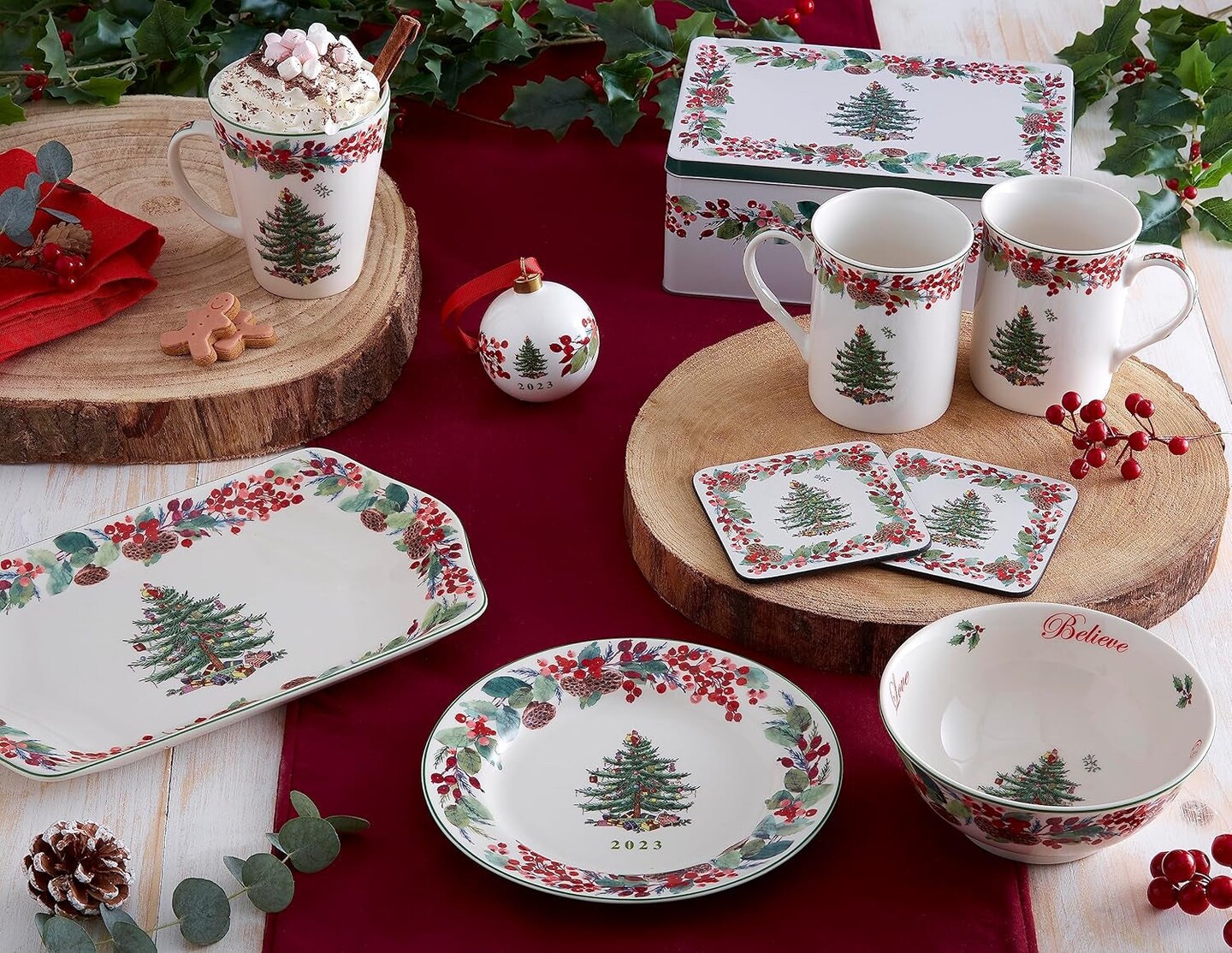 Porcelain 8-Inch Christmas Decorative Plate, 2023 Annual Collector, Traditional Style, Microwave &#x26; Dishwasher Safe