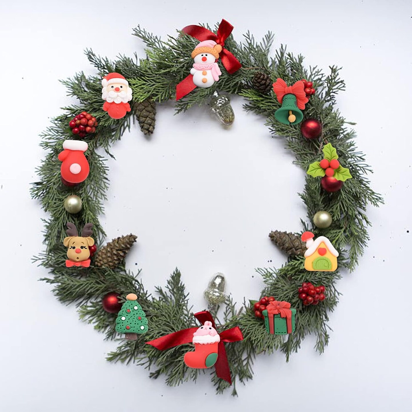 40Pcs 10 Styles Christmas Theme Resin Cabochons Flatback Charms Embellishment Xmas Santa Claus Cabochon Wreath Charms Elk for DIY Jewelry Making Scrapbooking Craft Supplies Decorations