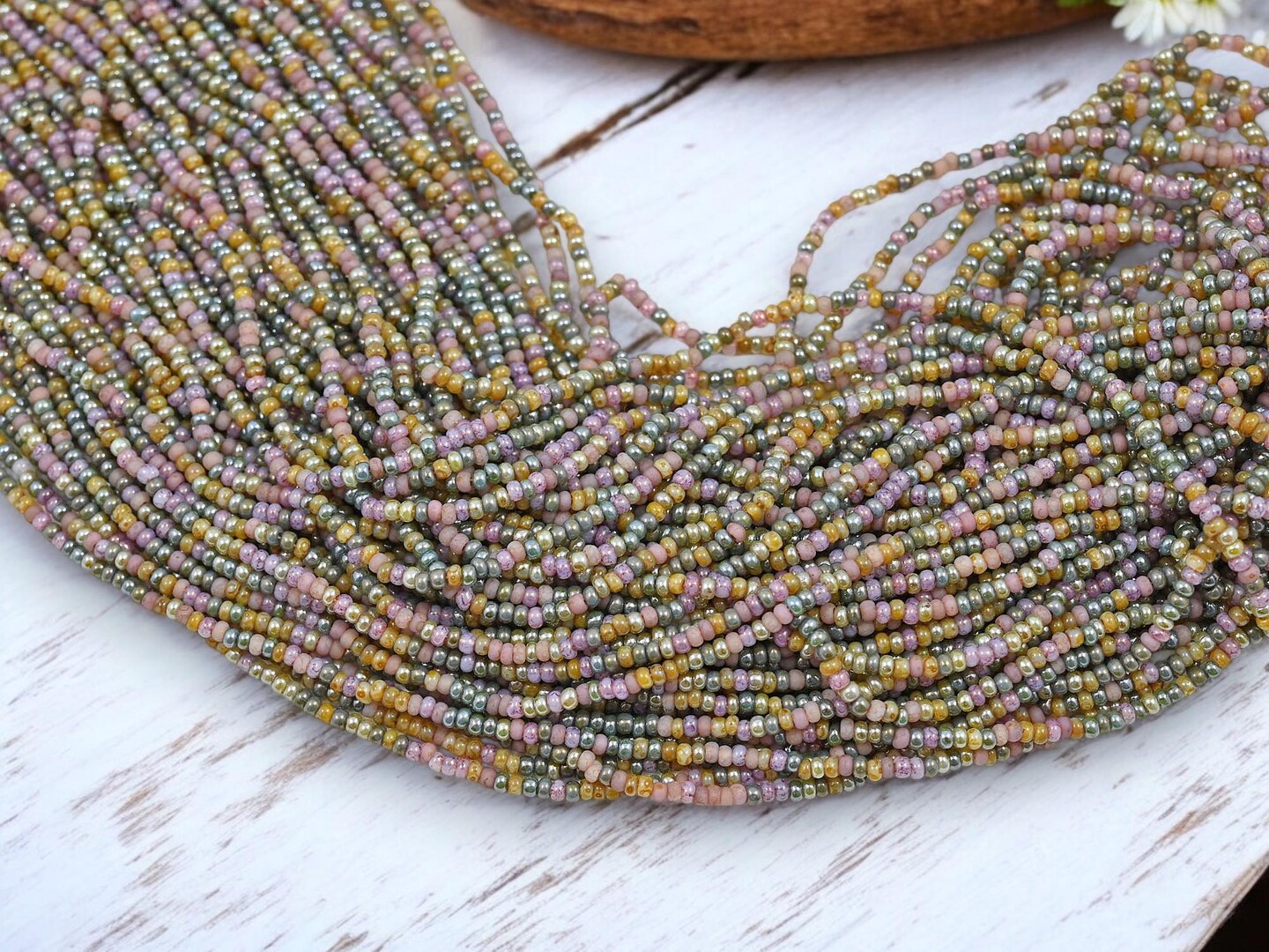 10/0 Aged Pink Medley Picasso Mix Seed Beads (22&#x22; Strand)