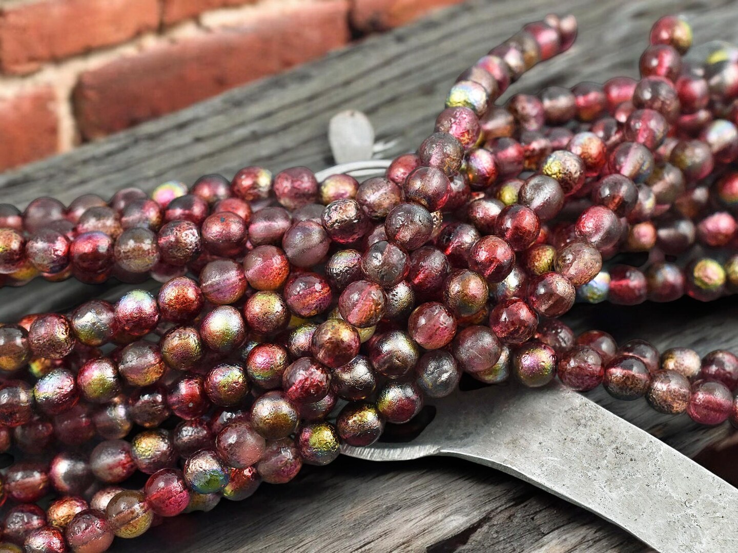 *25* 6mm Etched Magic Raspberry Round Druk Beads