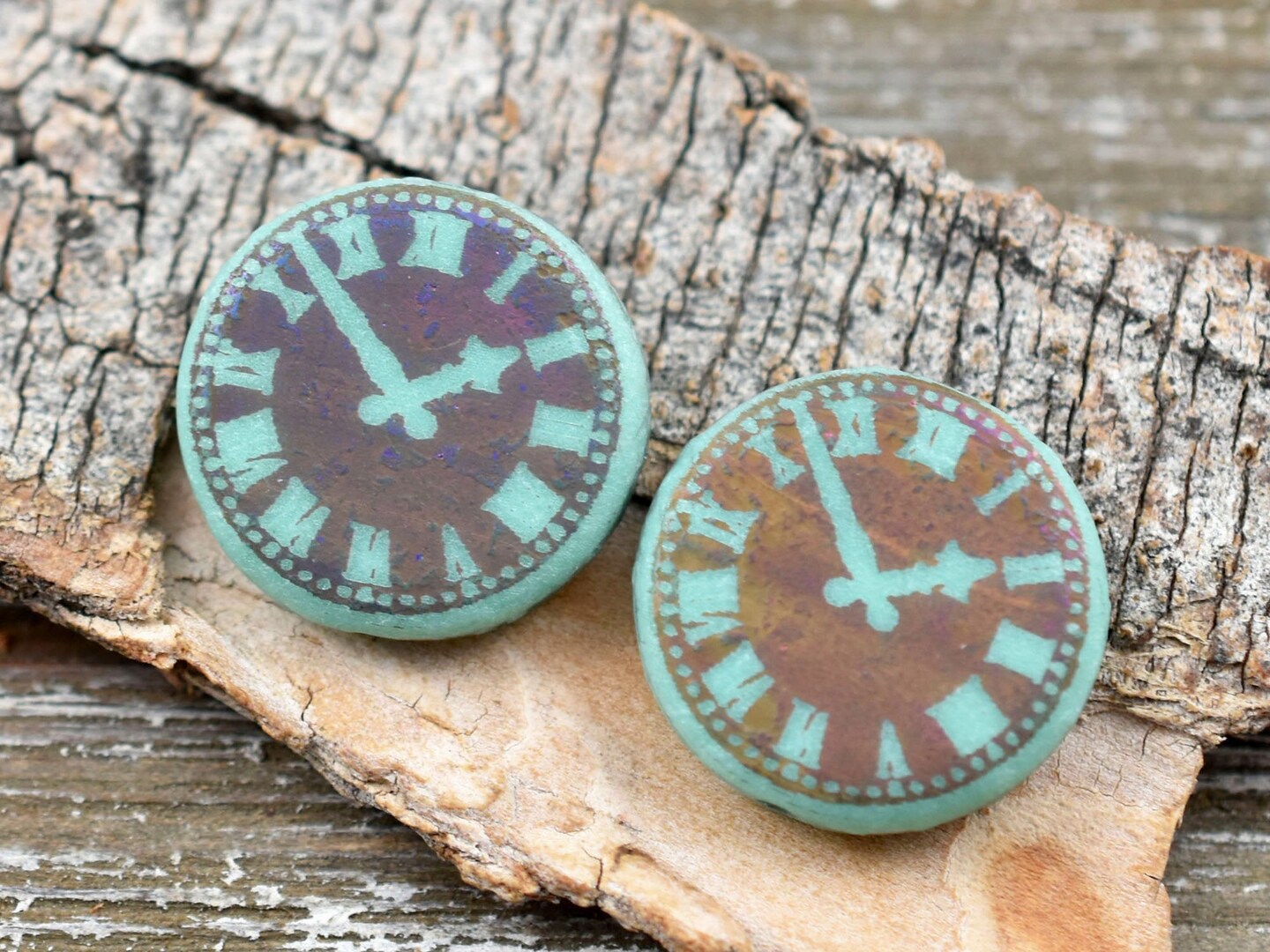 *8* 14mm Laser Etched Opaque Turquoise Sliperit Clock Coin Beads