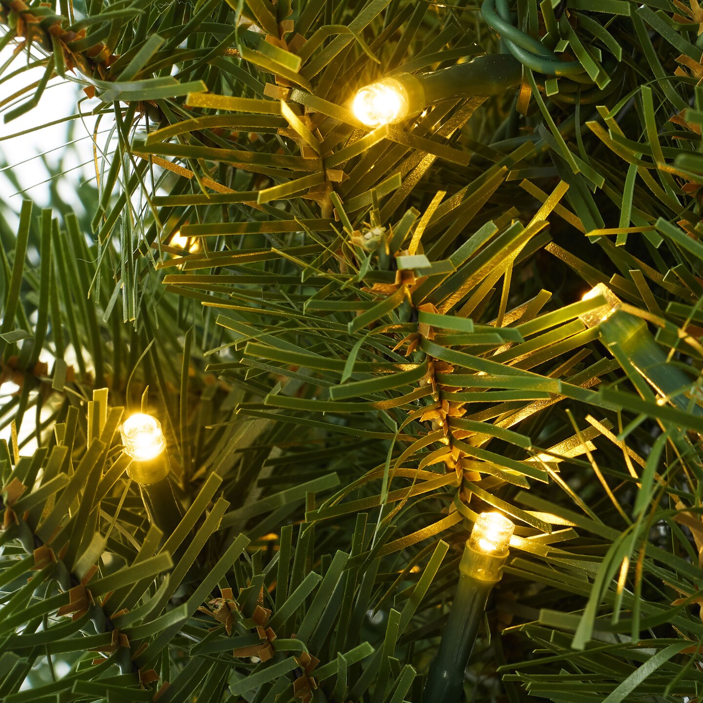 Casafield Pre-Lit Artificial Christmas Wreath for Front Door, Window or Mantel, Green Fir with White Lights Indoor/Outdoor Holiday Decor, 24 Inches