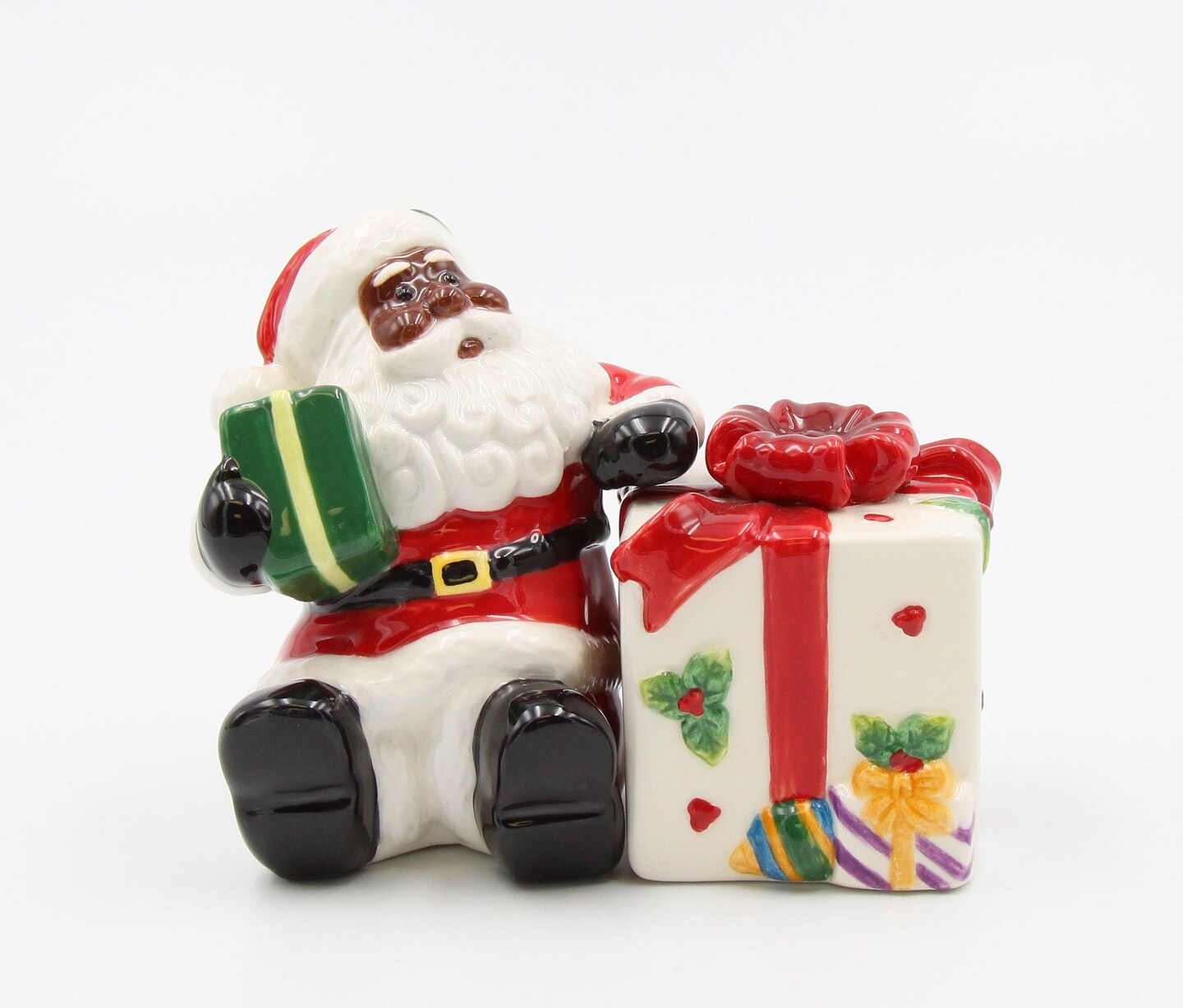 Ceramic African American Santa With Gift Salt And Pepper Shakers, Home D&#xE9;cor, Gift for Her, Gift for Mom, Kitchen D&#xE9;cor, Christmas D&#xE9;cor