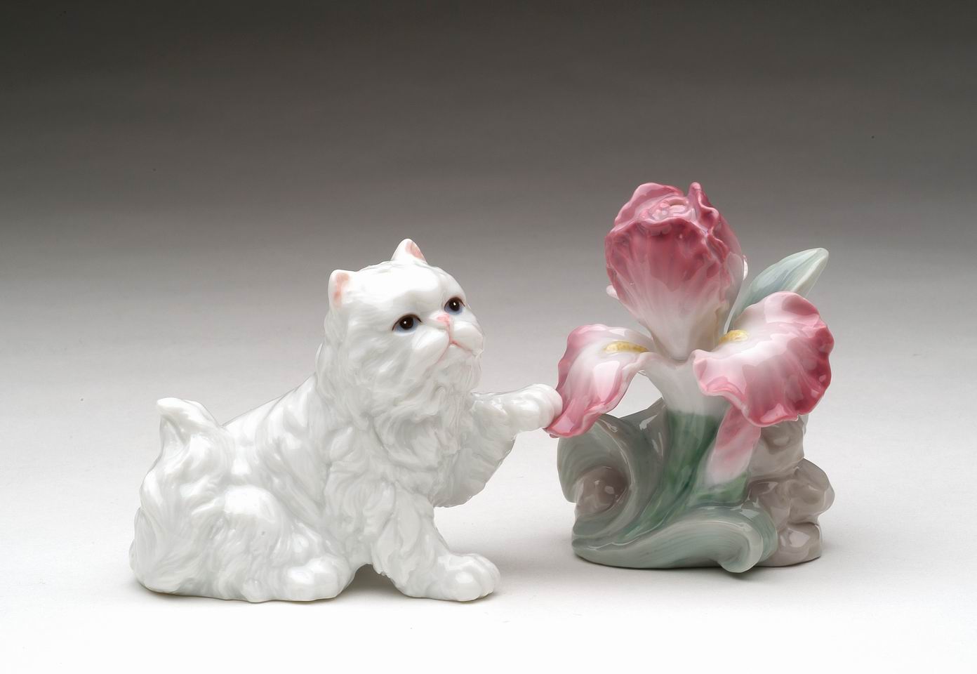Ceramic Persian Cat and Iris Flower Salt & Pepper, Home Décor, Gift for Her, Gift for Mom, Kitchen Décor, Cat Lovers Gift, Pet Loss Gift