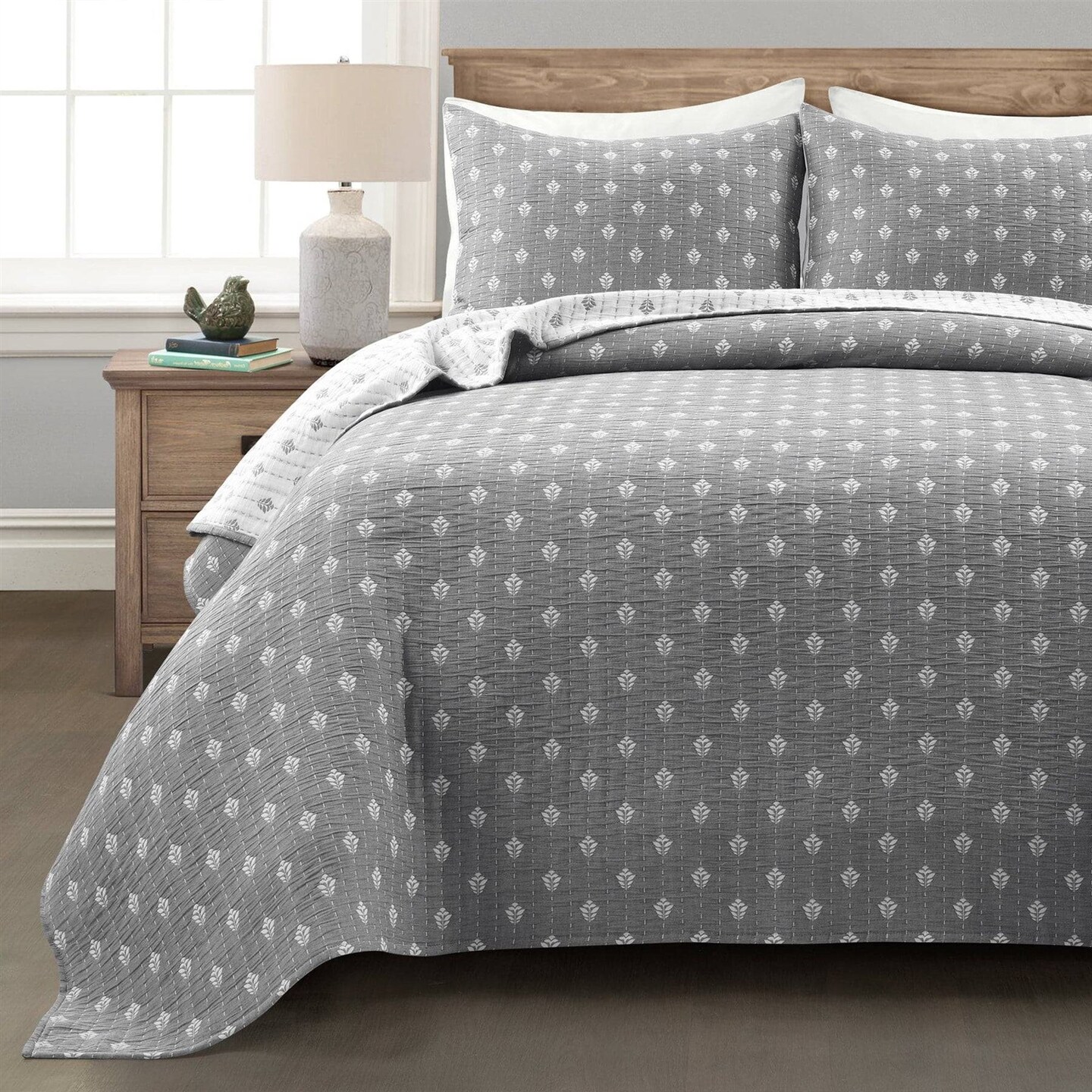 Grey-White Cotton Yarn Woven Quilt Coverlet Set 3 Piece Bedding with Leaf Pattern Pillow Shams