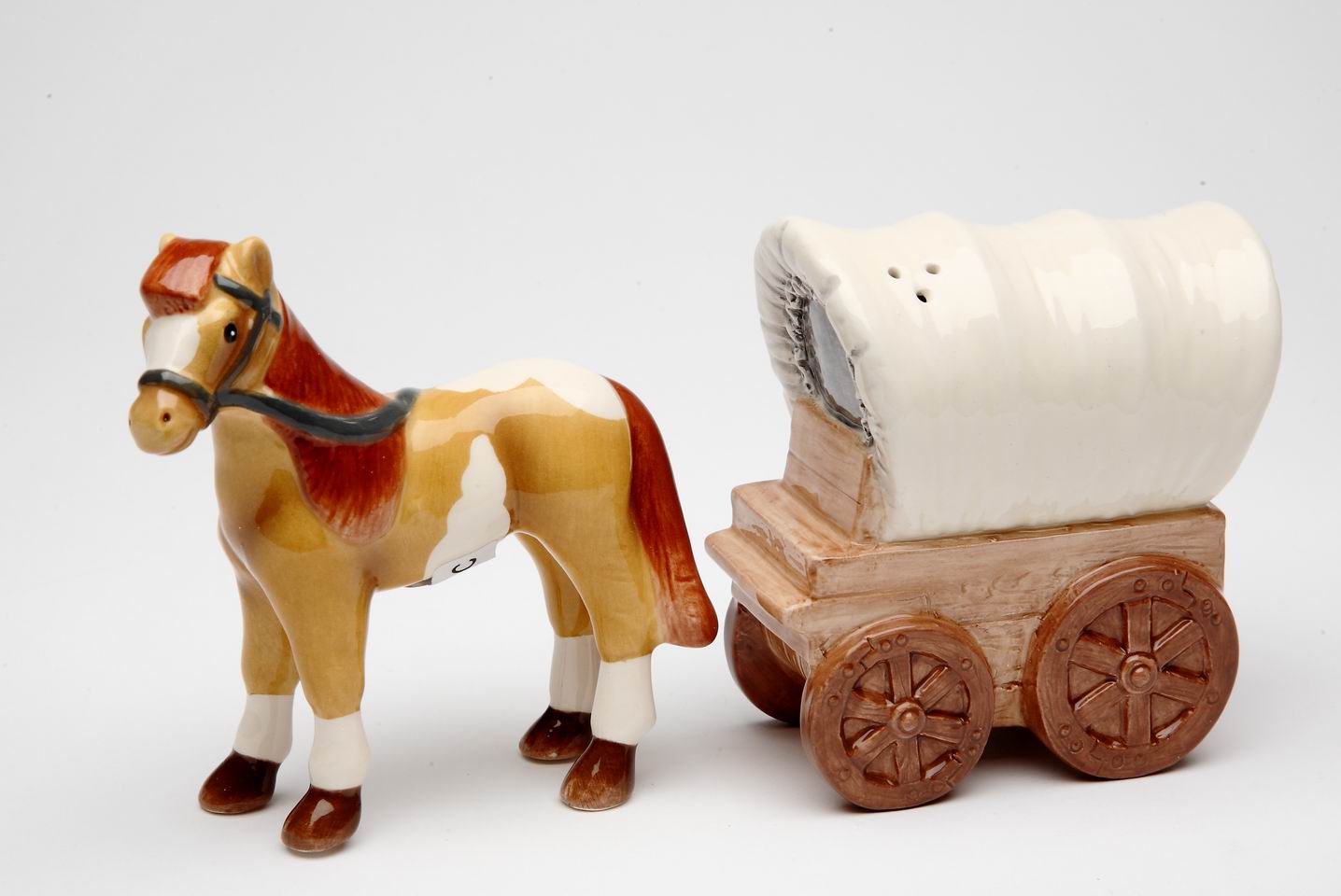 Ceramic Horse And Wagon Salt & Pepper Shakers, Home Décor, Gift for Her, Gift for Mom, Kitchen Décor, Farmhouse Décor