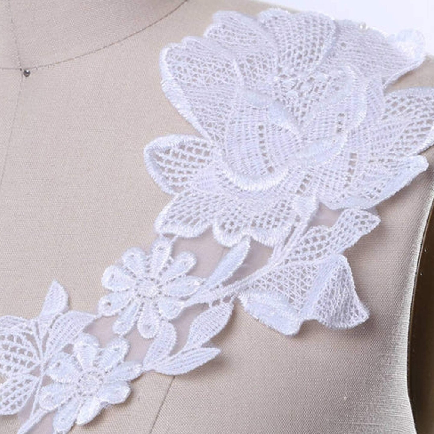 1 Pair White Large Venice Bridal Lace Applique Floral Collar Wedding Dress Embellishment