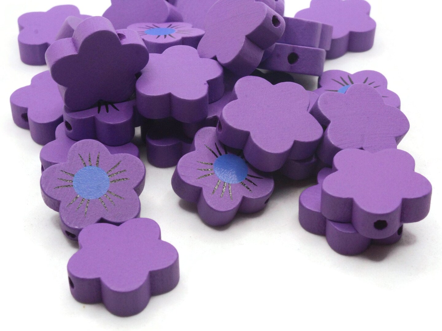 30 20mm Purple Flower with Blue Center Flat Floral Wood Beads bL1