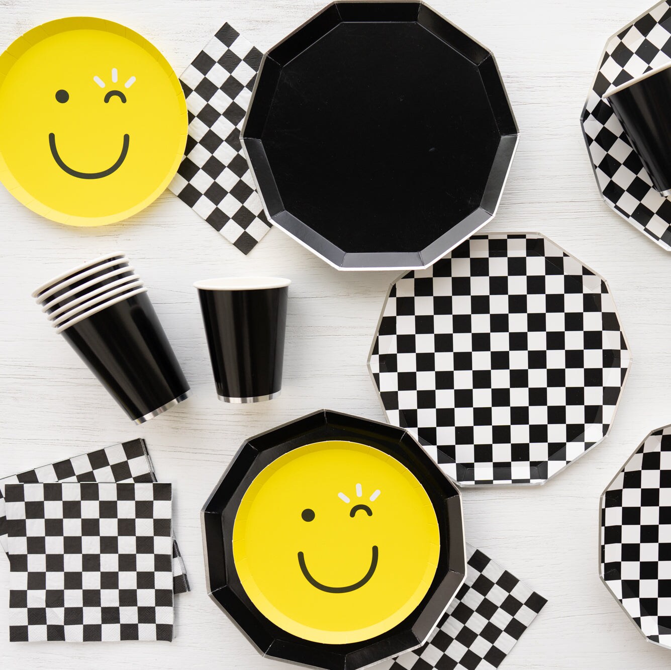 BLACK &#x26; WHITE SIGNATURE LARGE CHECKER PLATES